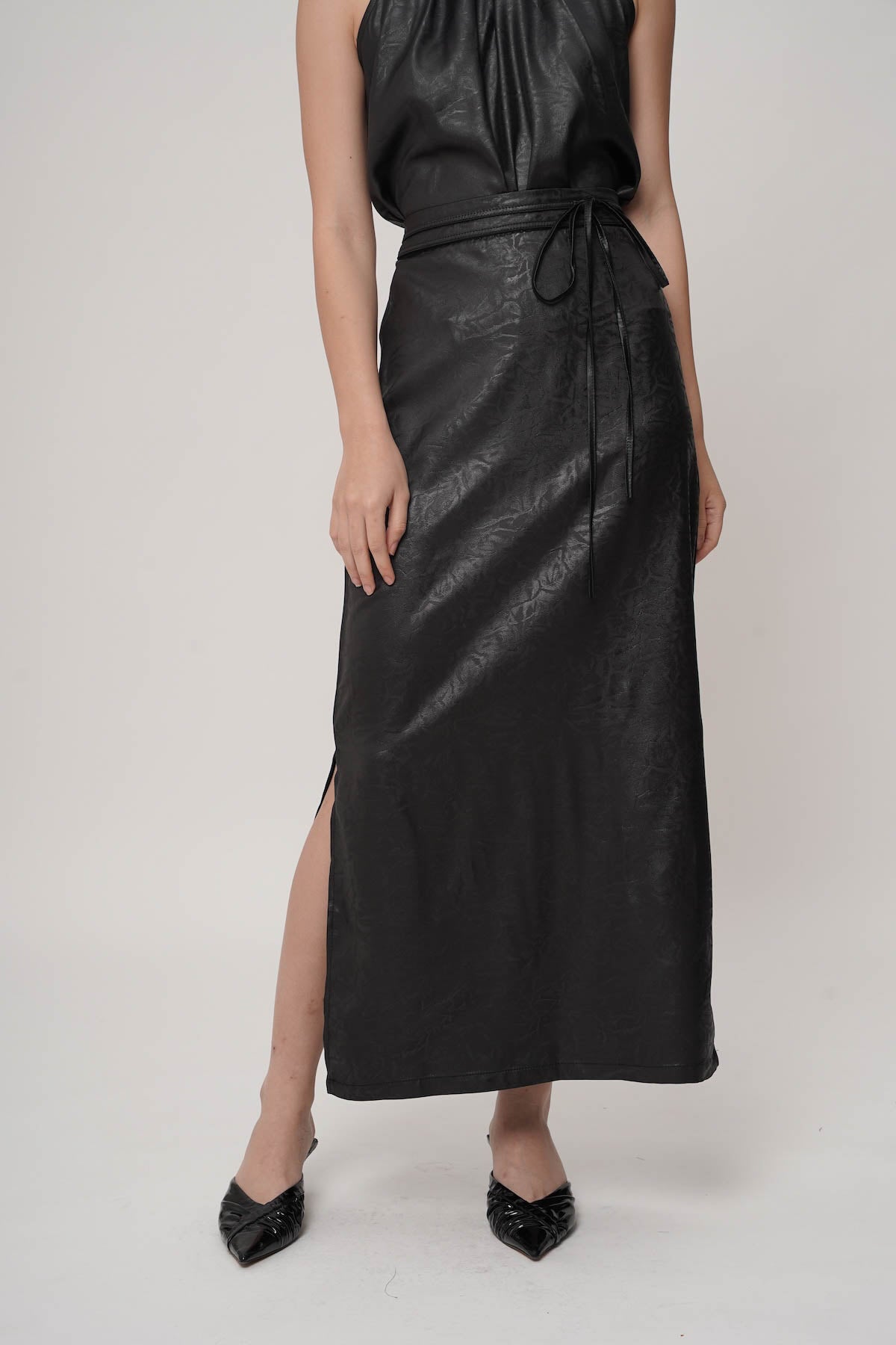 Mirai Midi Skirt In Black