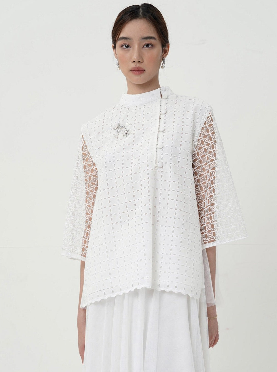 Kawung Floral Top In White