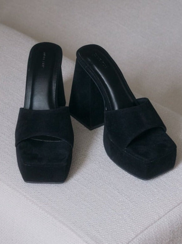 Giant Heels Suede Black (SIZE 38 LEFT)