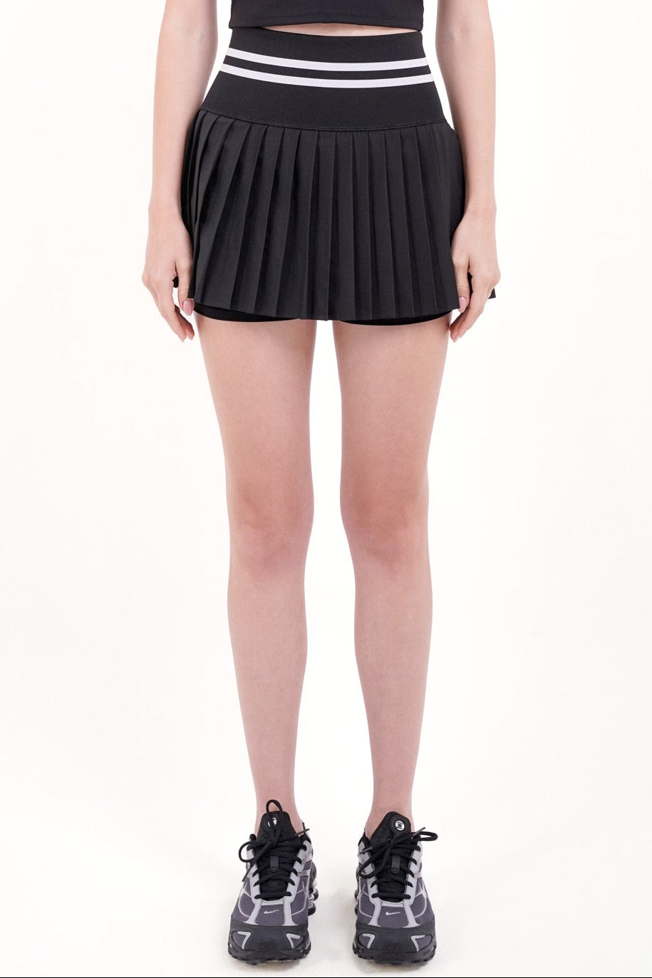 Sideline Pleated Skirt in Black