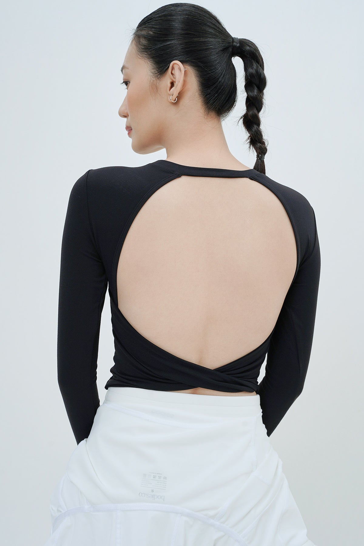 Twist-Back Long Sleeve Bra Top in Black