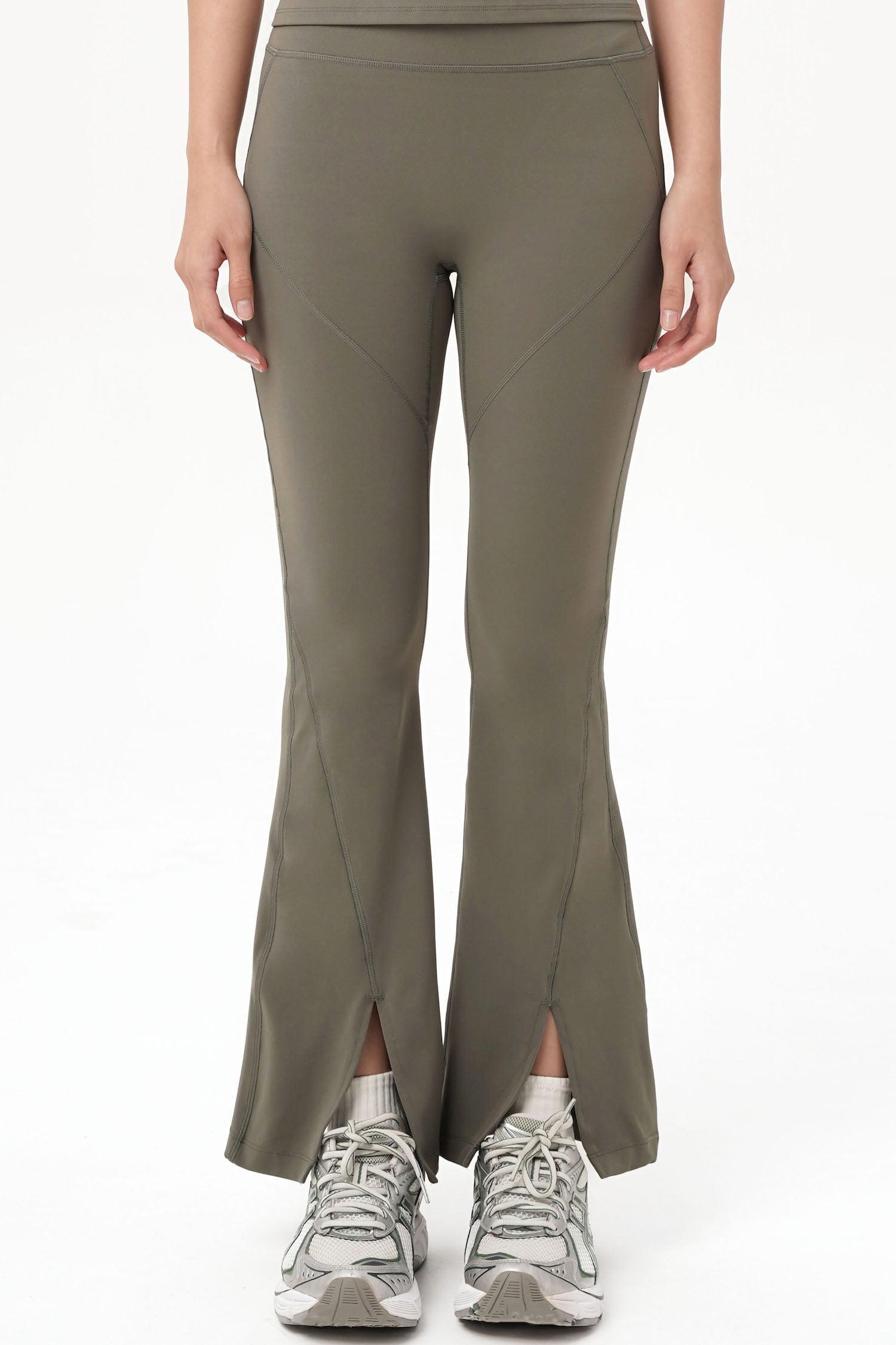 Lune Flare Pants in Moss