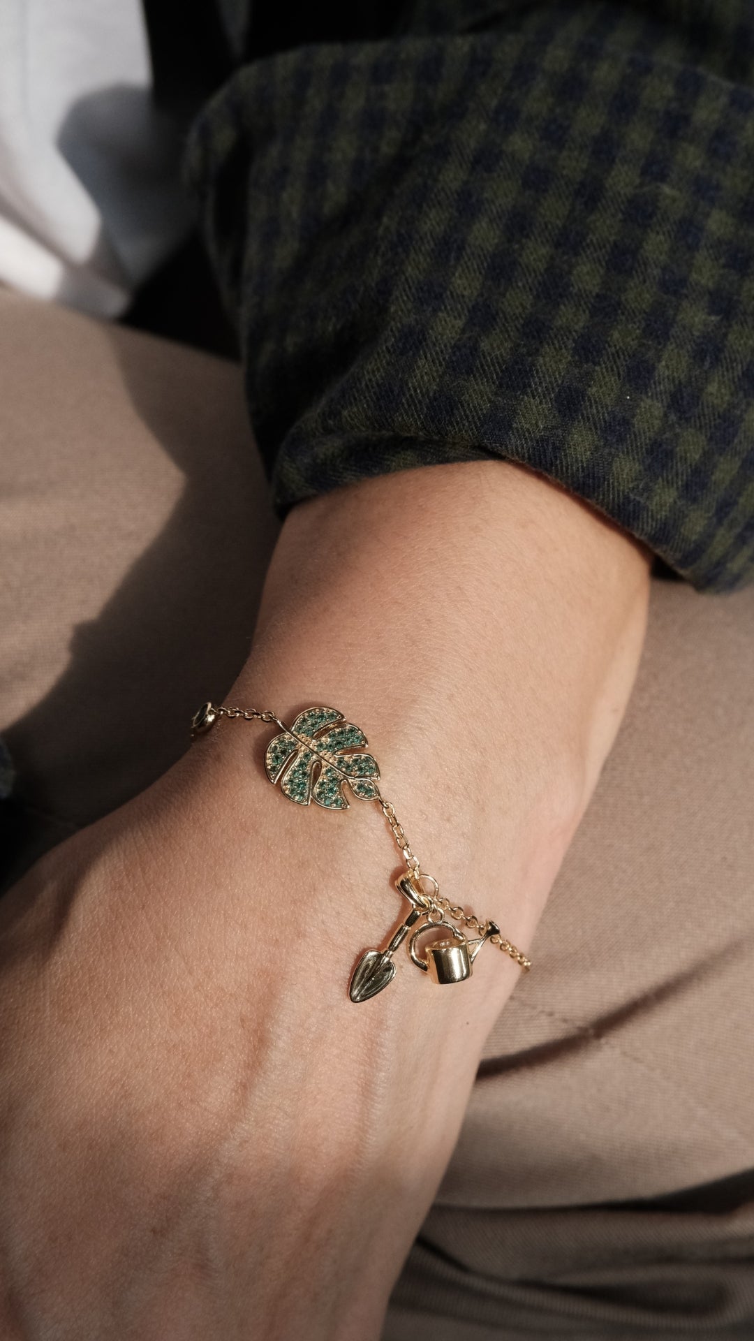 Monstera Bracelet In Gold