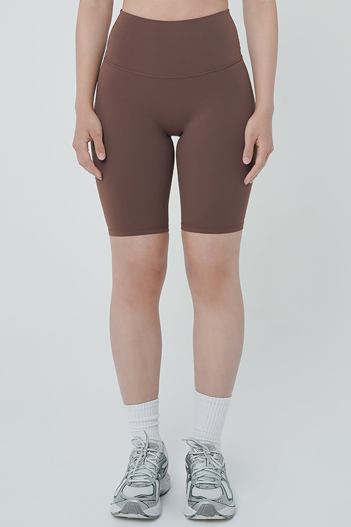 Ray Biker Shorts in Espresso