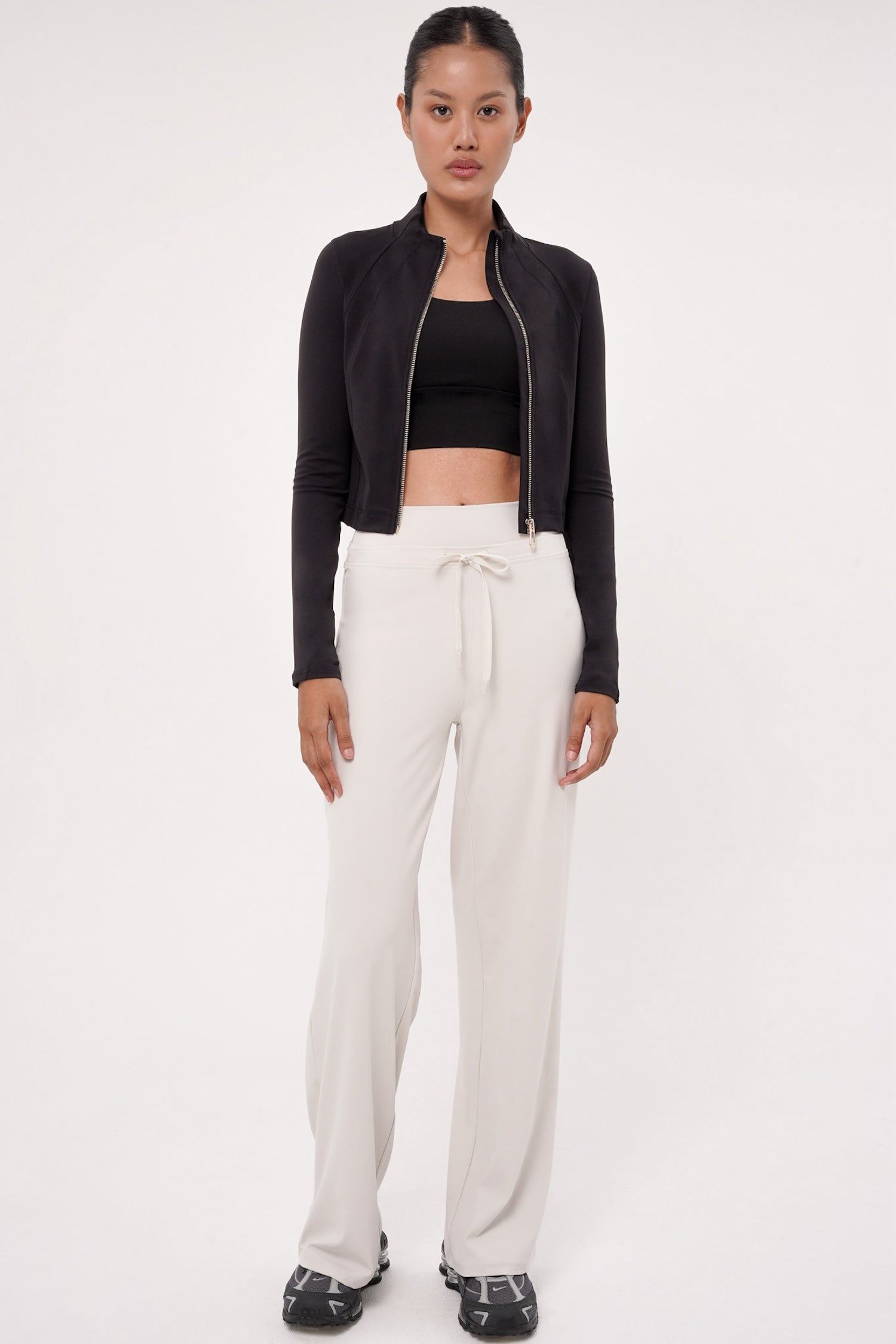 Form-Fit Cropped Jacket in Black