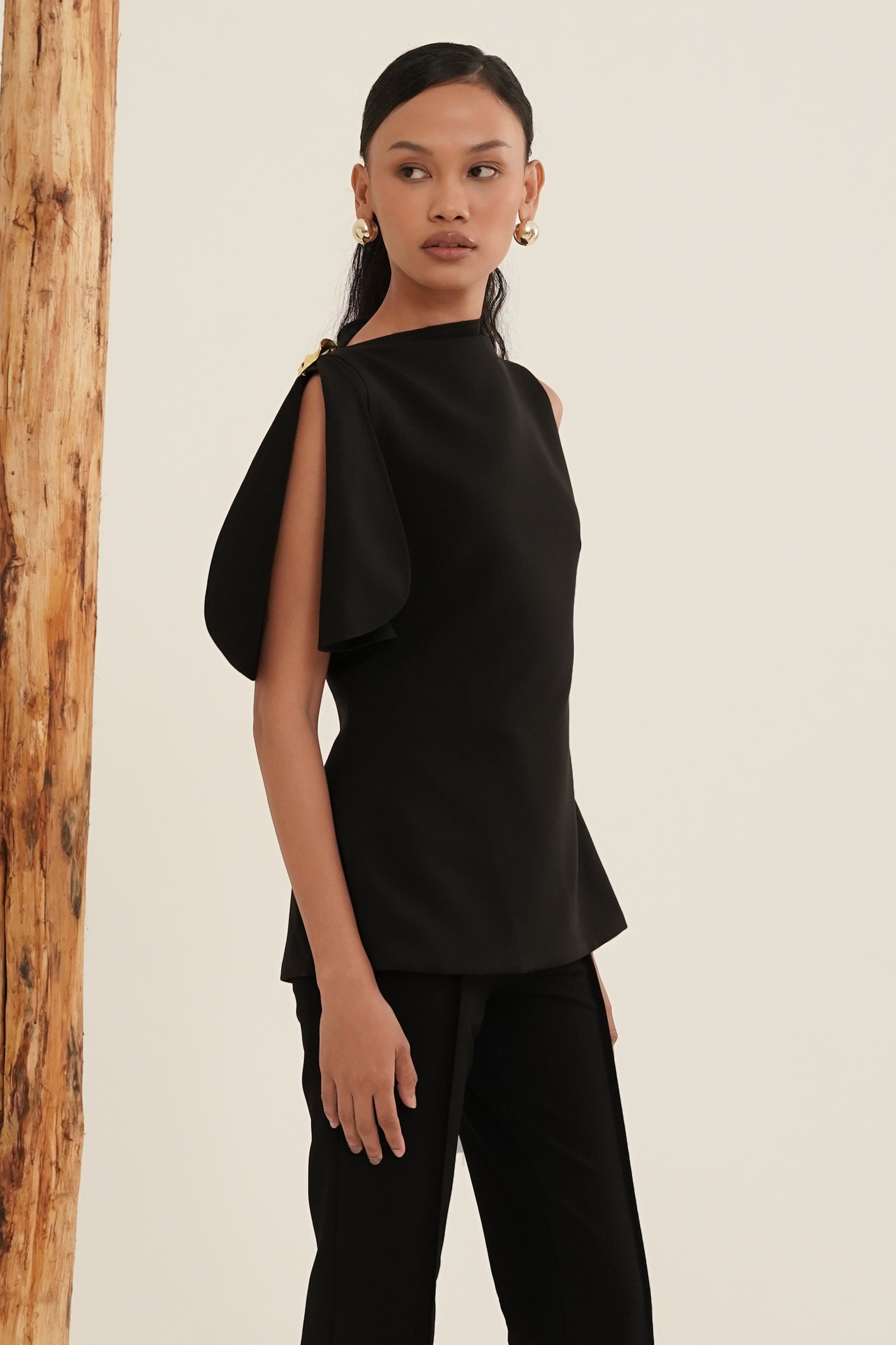 Orania Asymmetrical Top In Black