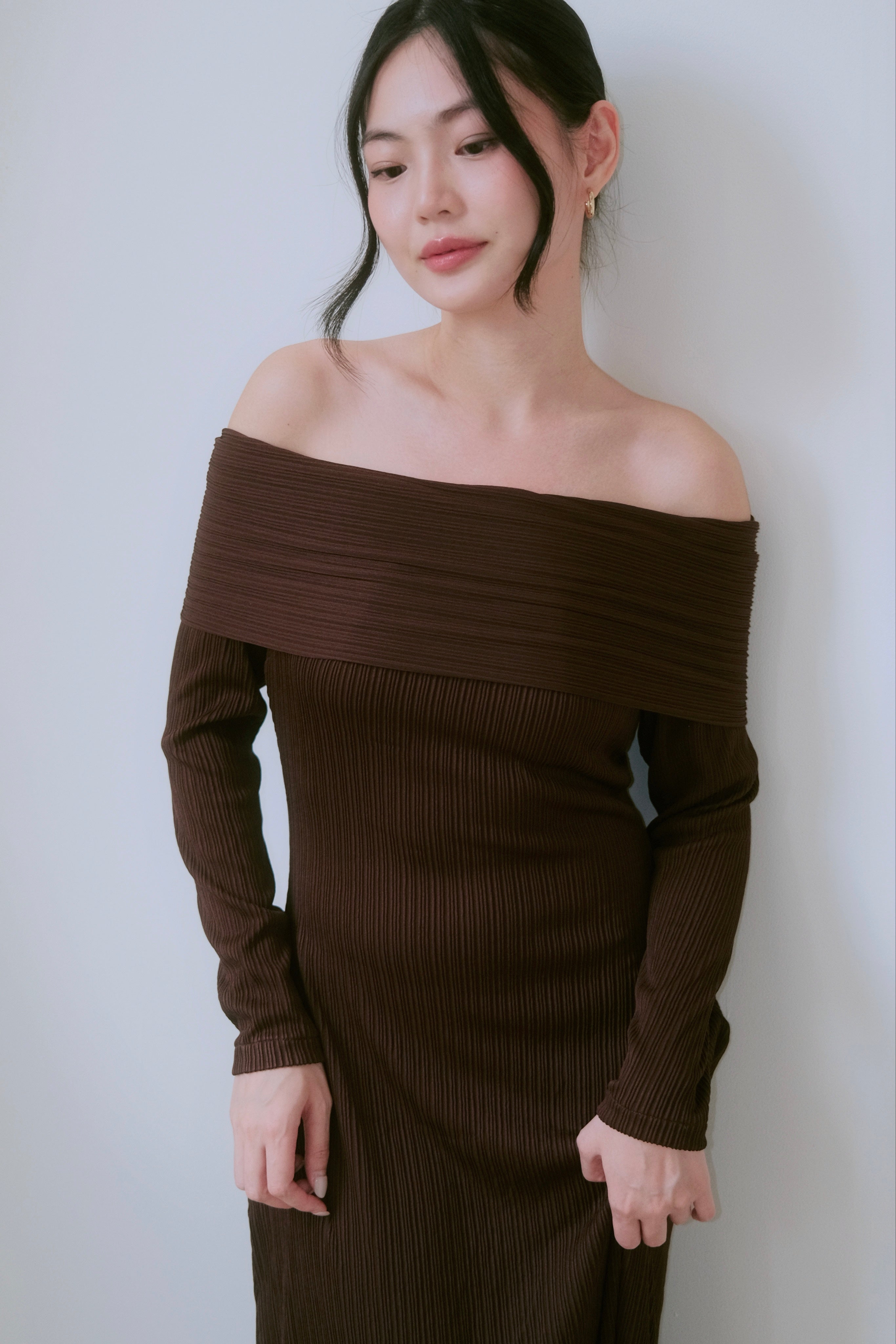 Iris Pleats Knit Dress in Truffle