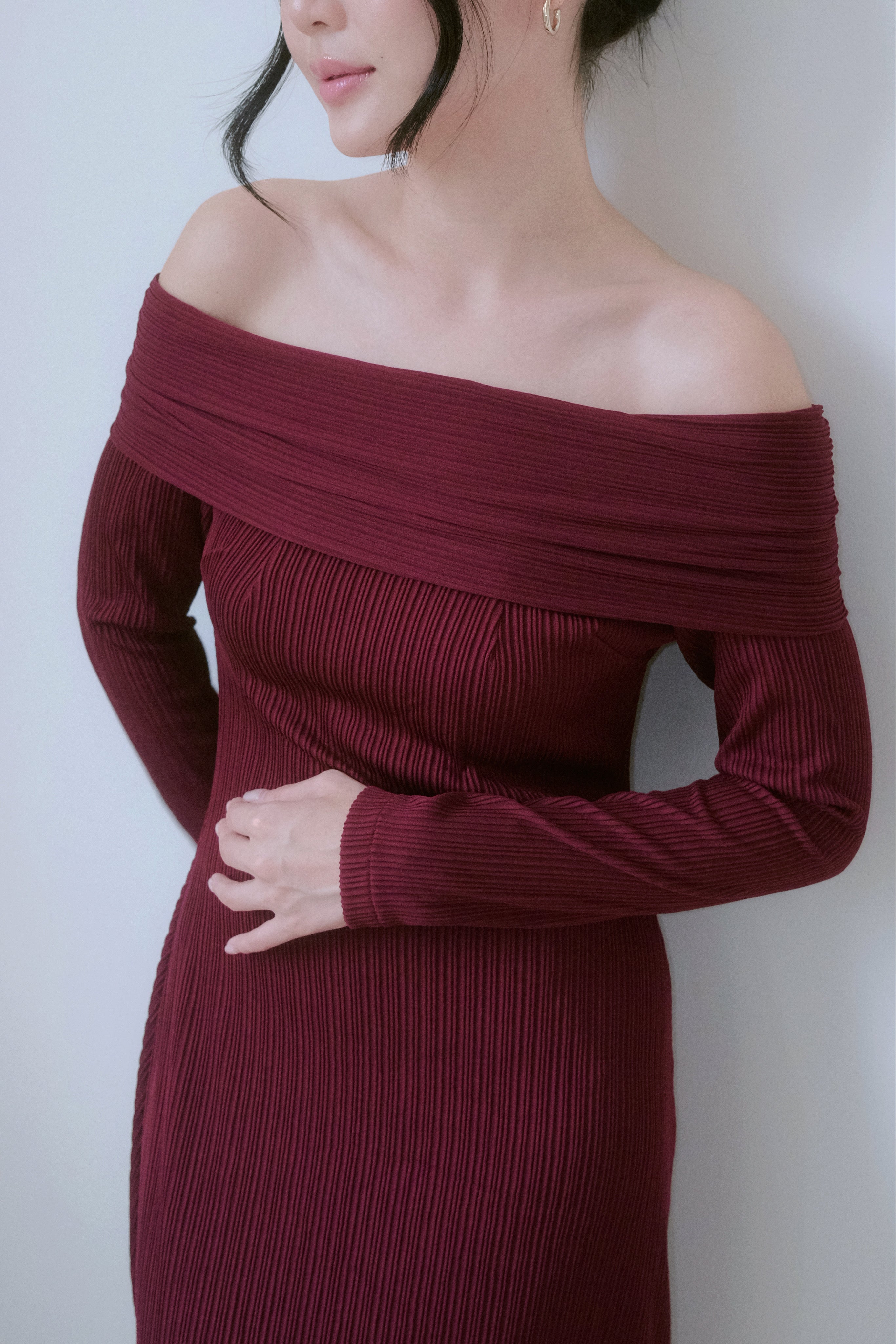 Iris Pleats Knit Dress in Wine