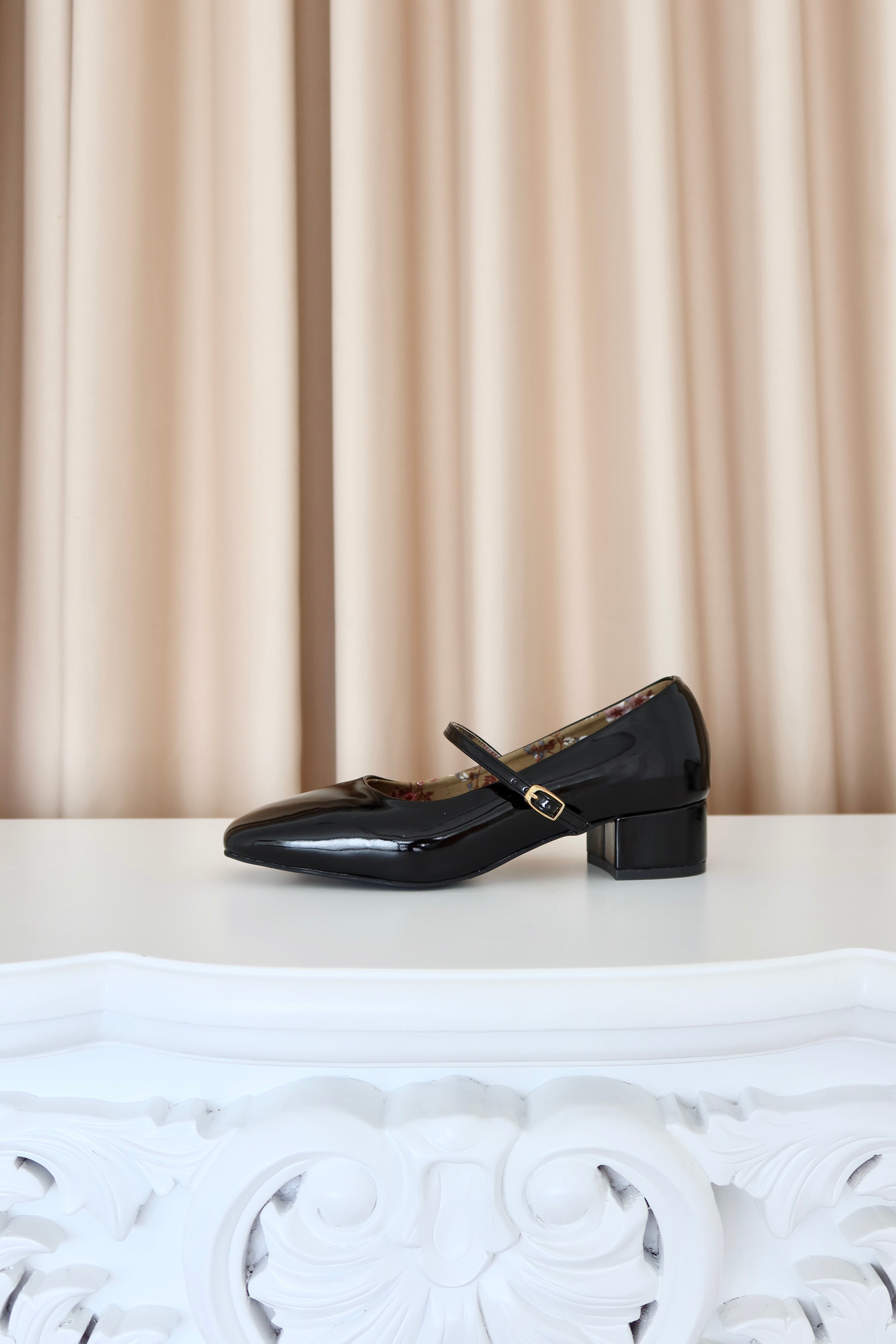Mary Jane Heels in Black Gloss