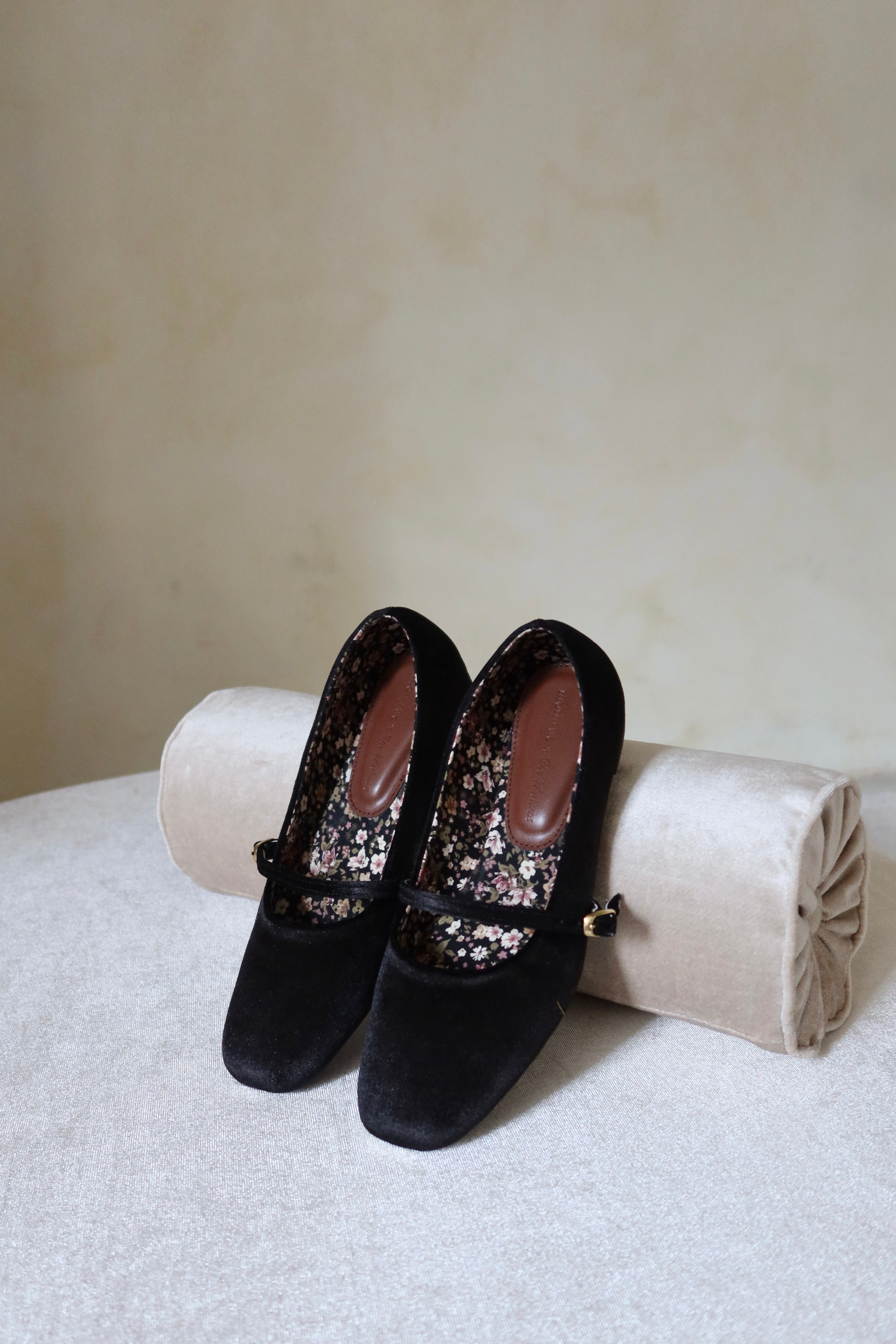 Mary Jane Flats in Black