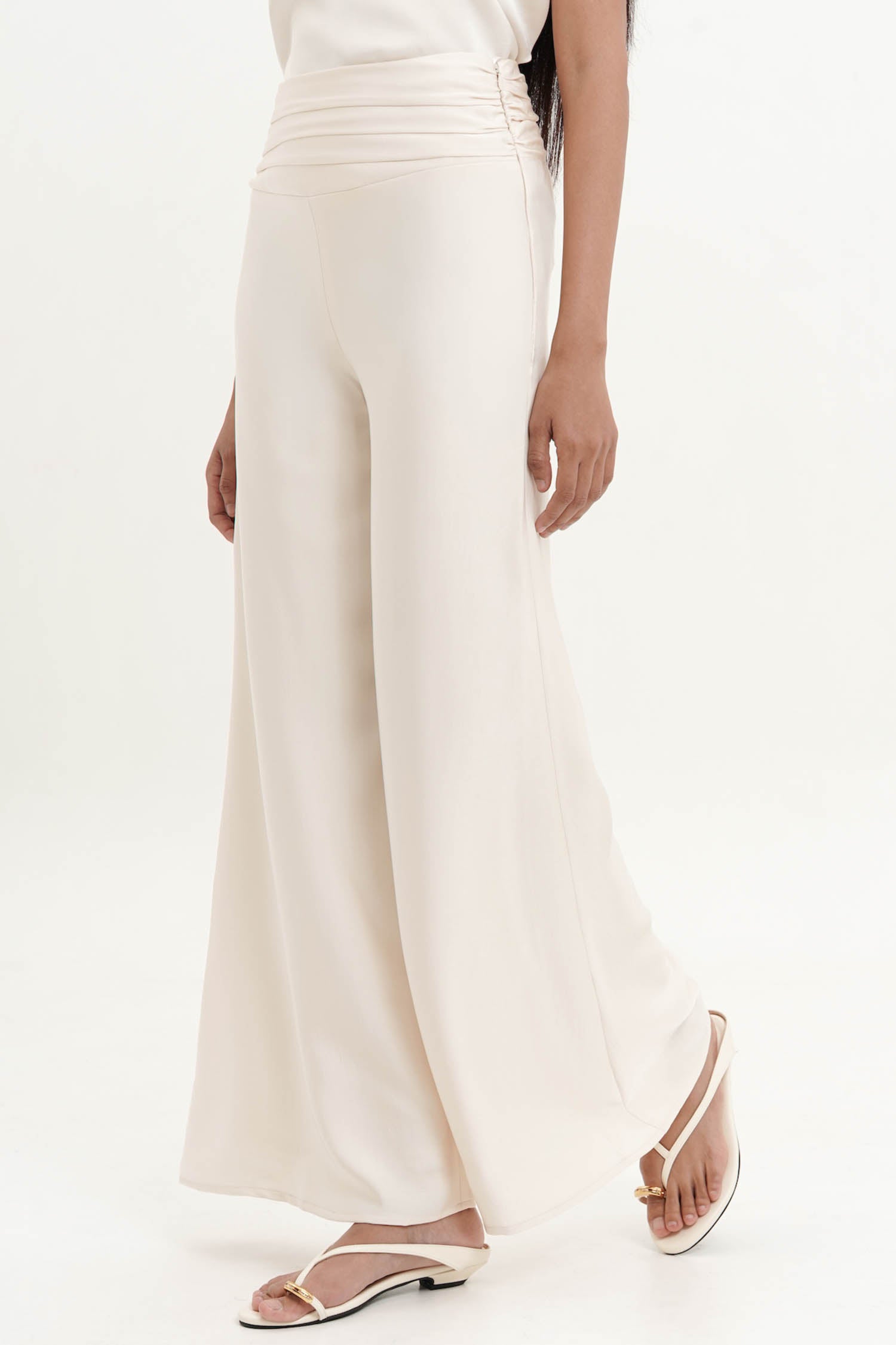 Anessa Pleated Trousers In Porcelain