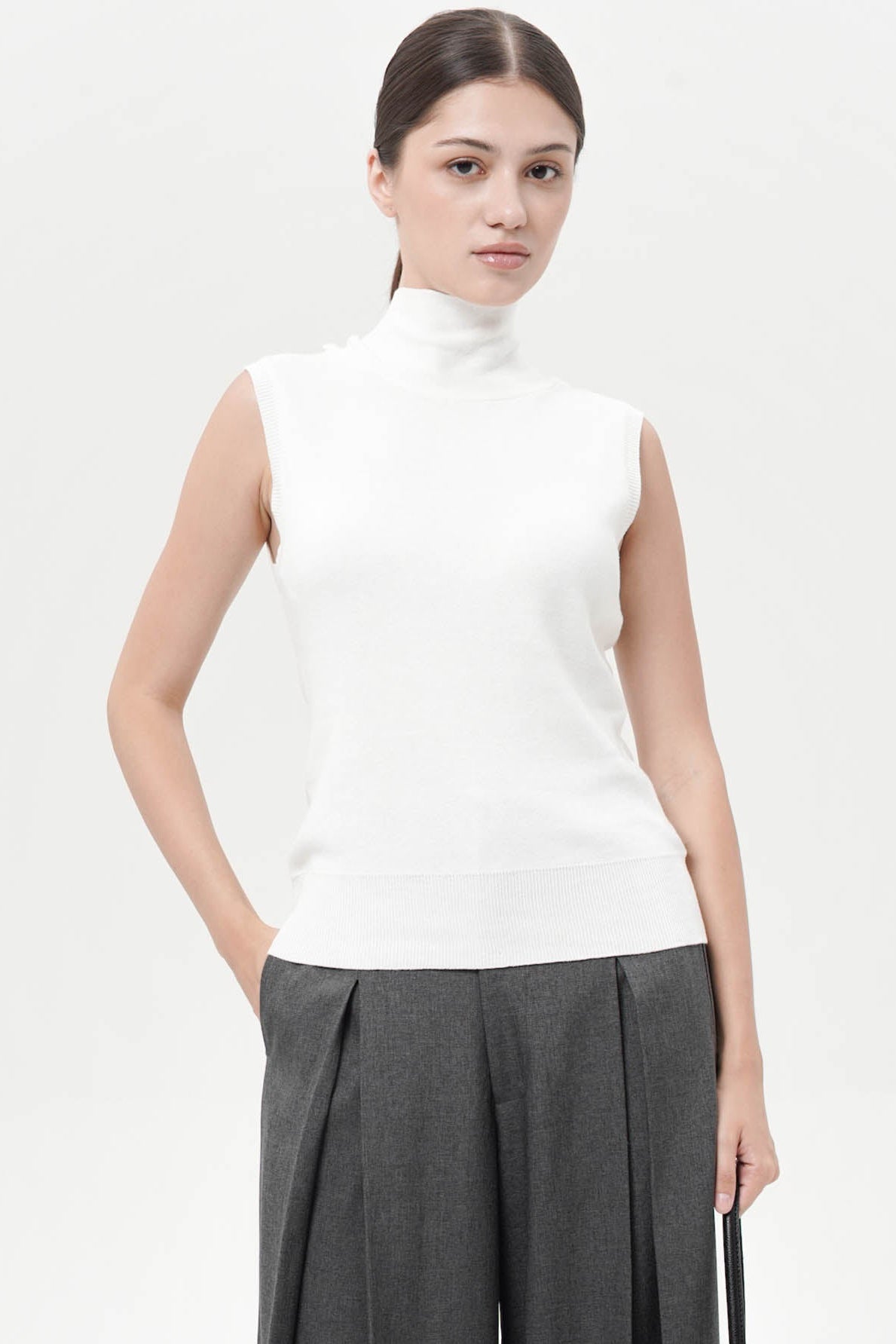 Veloura Shawl Top In White