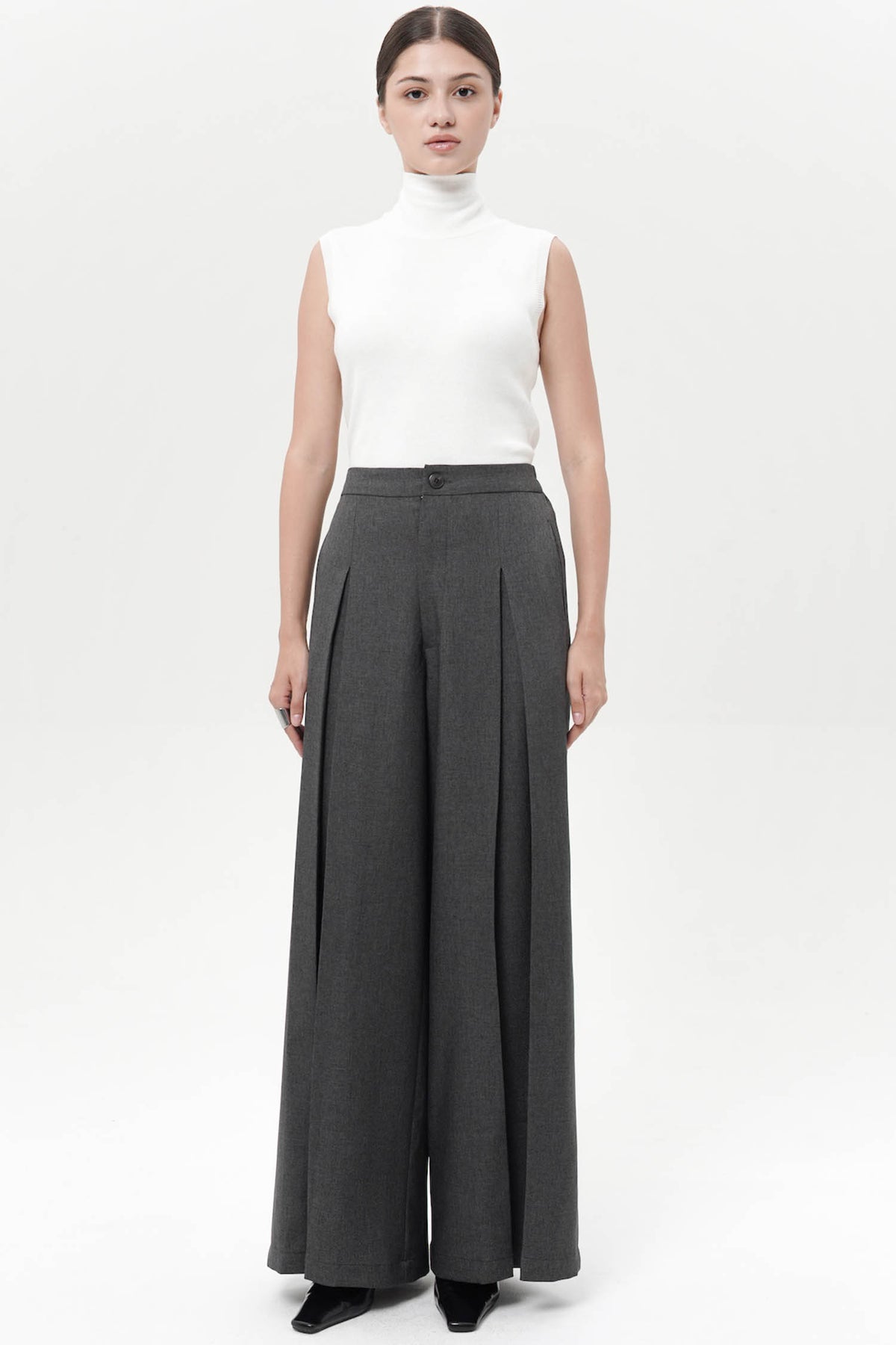 Nils Pleated Trousers In Ash Grey