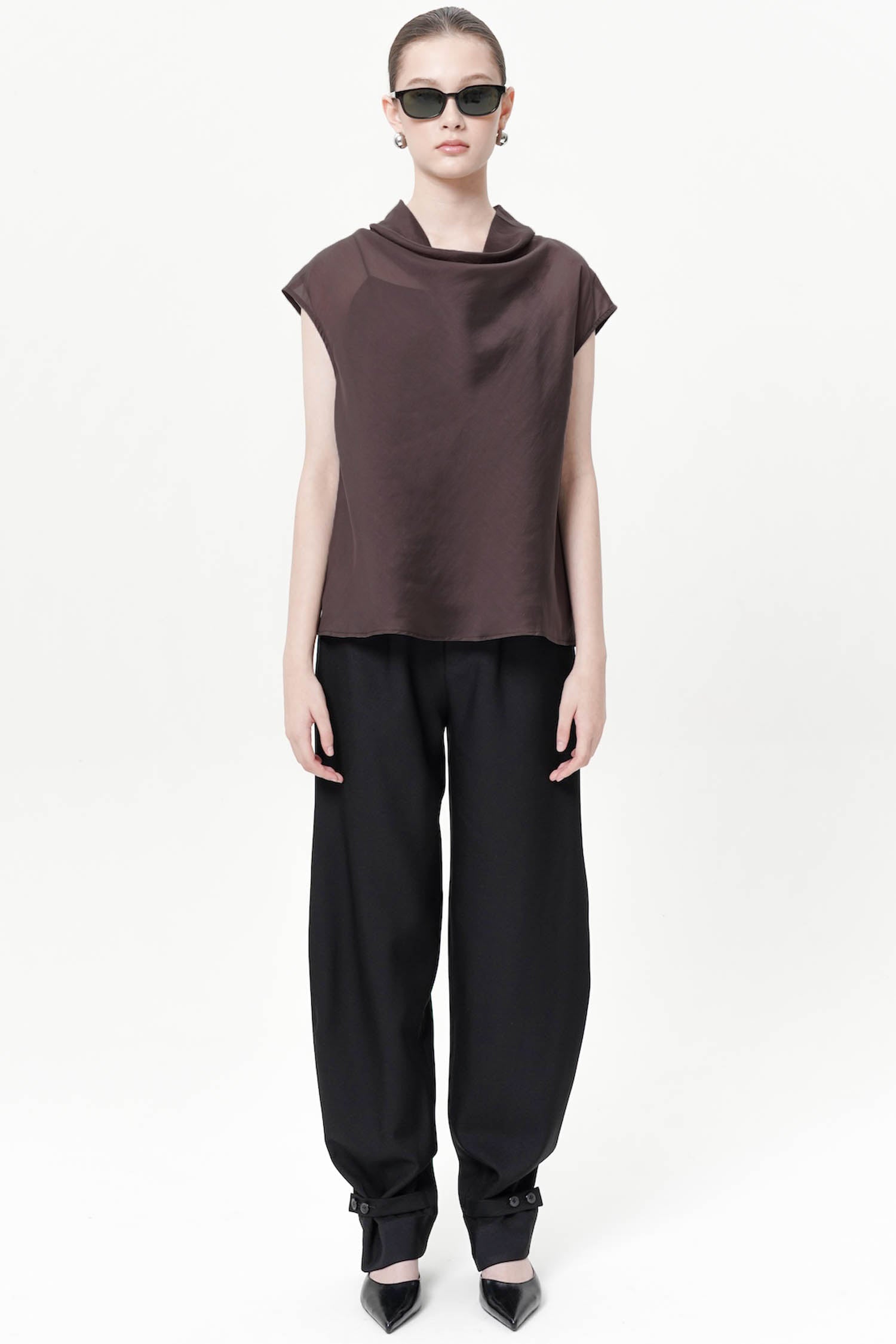 Linden Barrel Trousers In Black