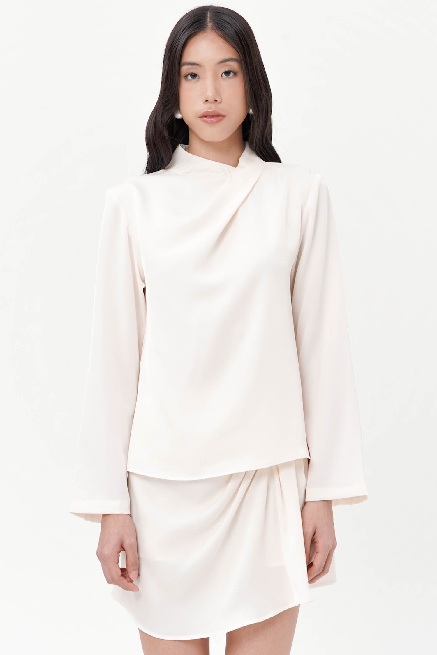 Gilford Drape Long Sleeve Top In Porcelain