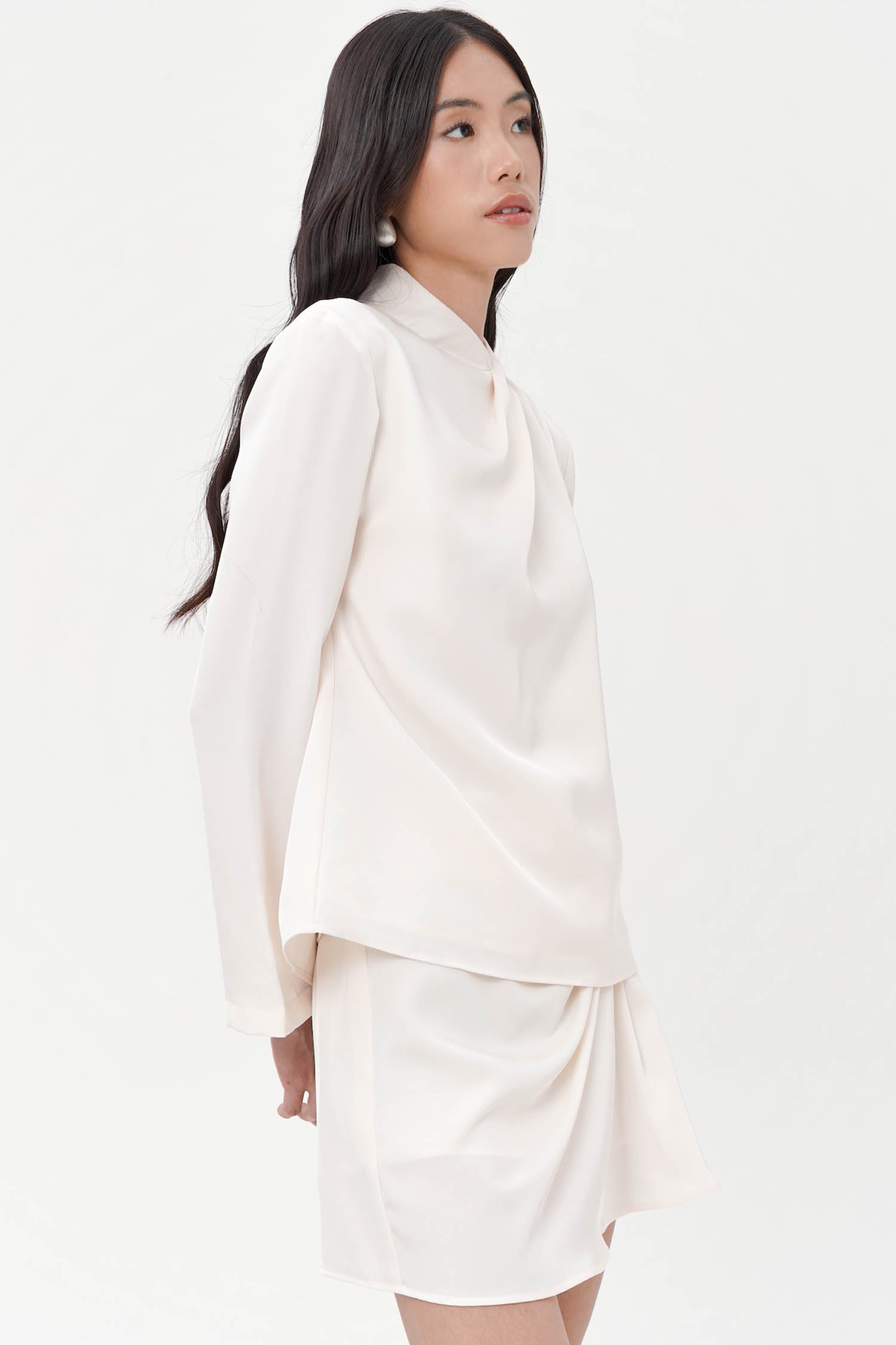 Gilford Drape Long Sleeve Top In Porcelain
