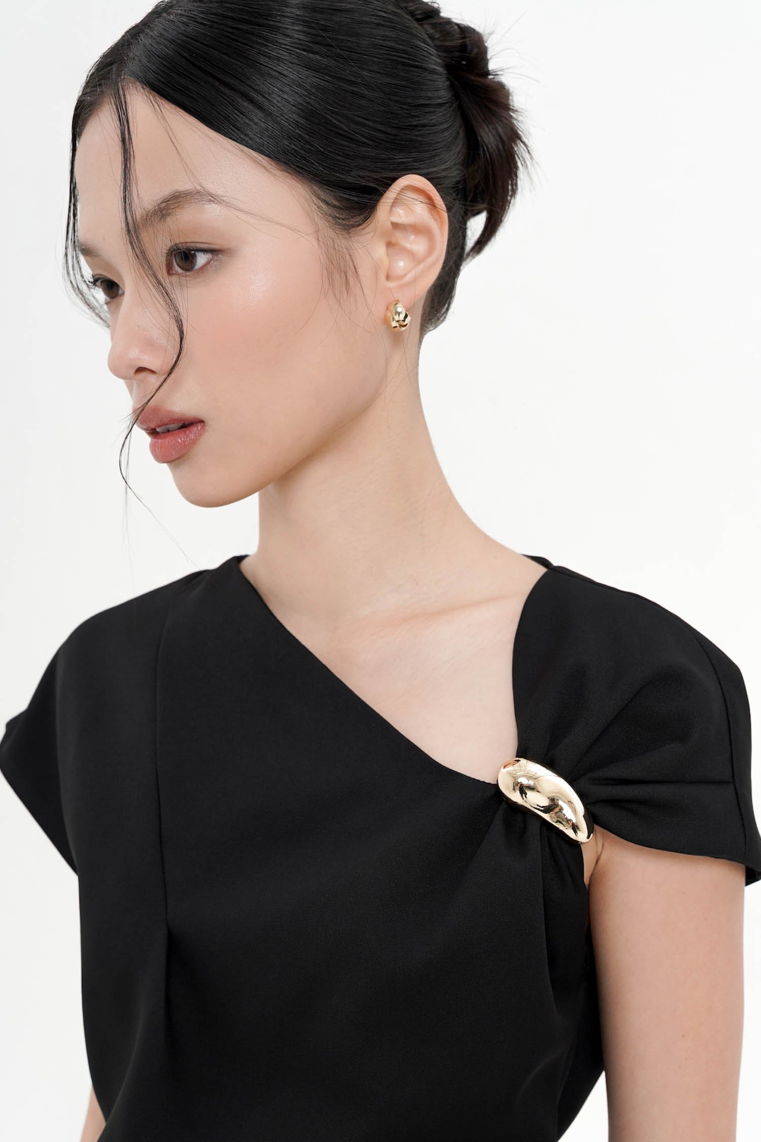 Bracken Asymmetrical Top In Black