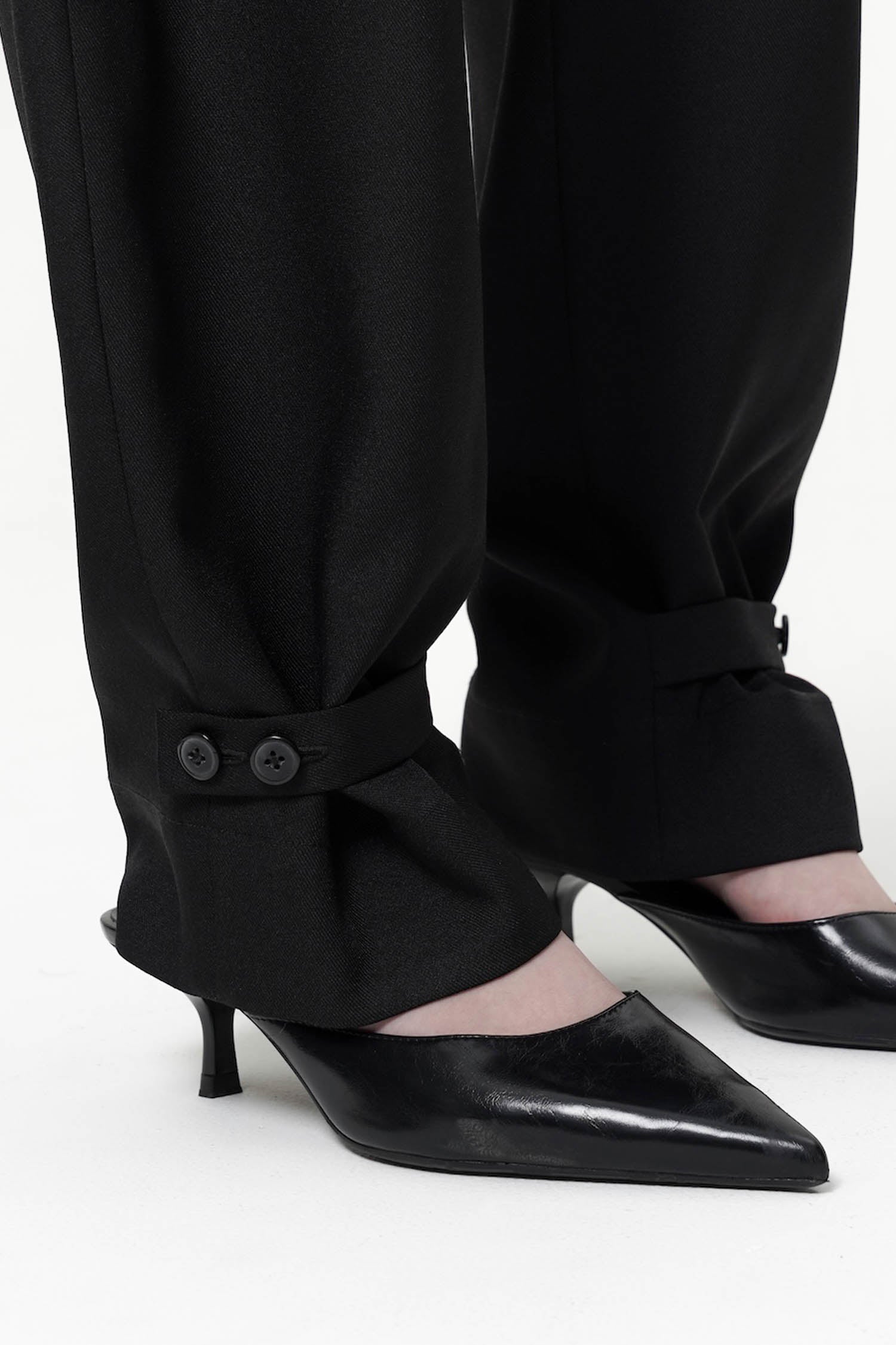 Linden Barrel Trousers In Black