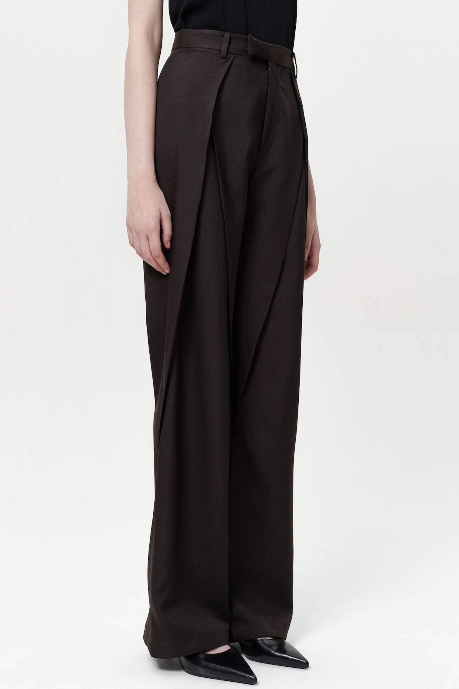Eren Pleated Trousers In Espresso