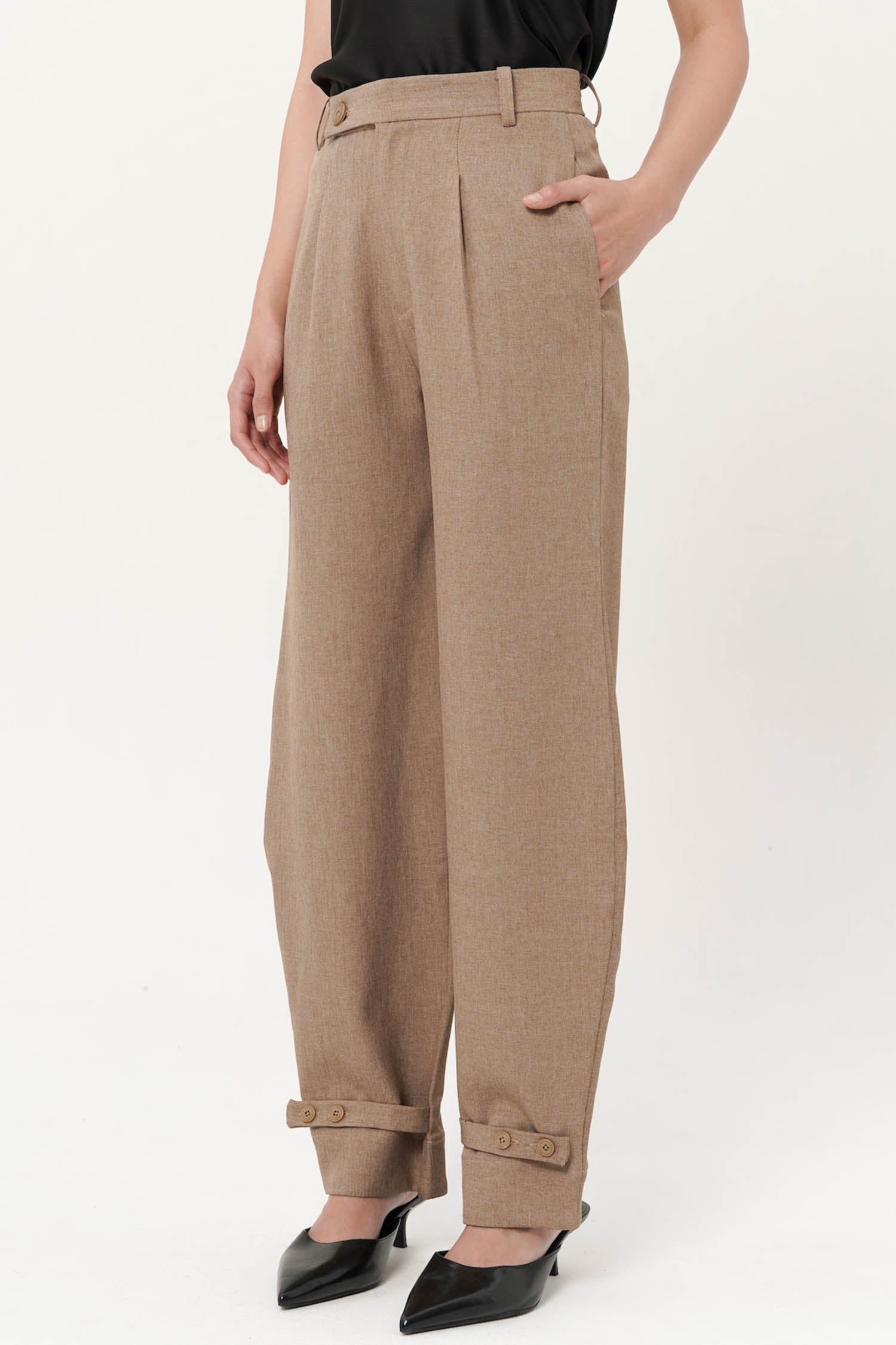 Linden Barrel Trousers In Latte