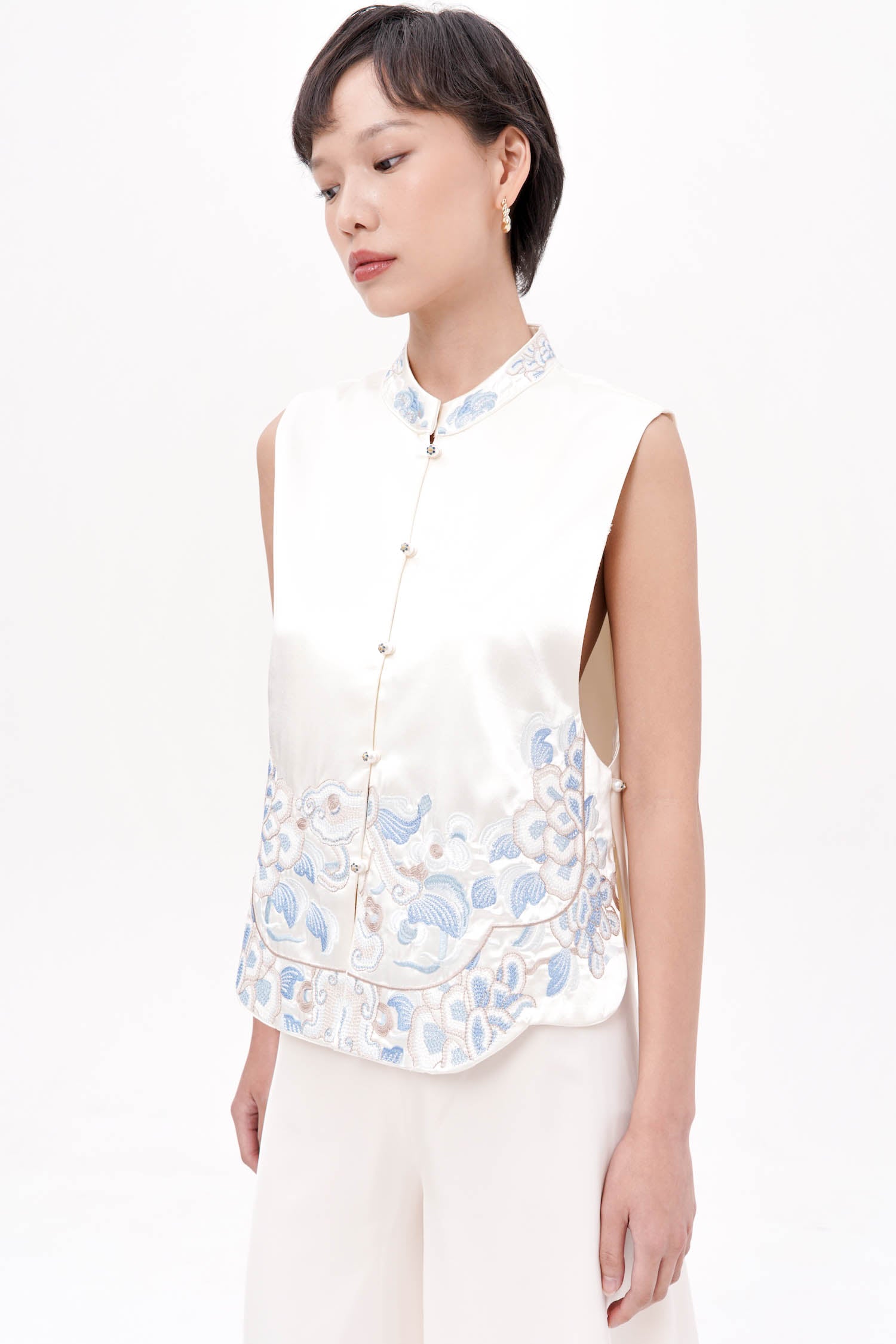 Ruhai Qipao Vest In White-Blue