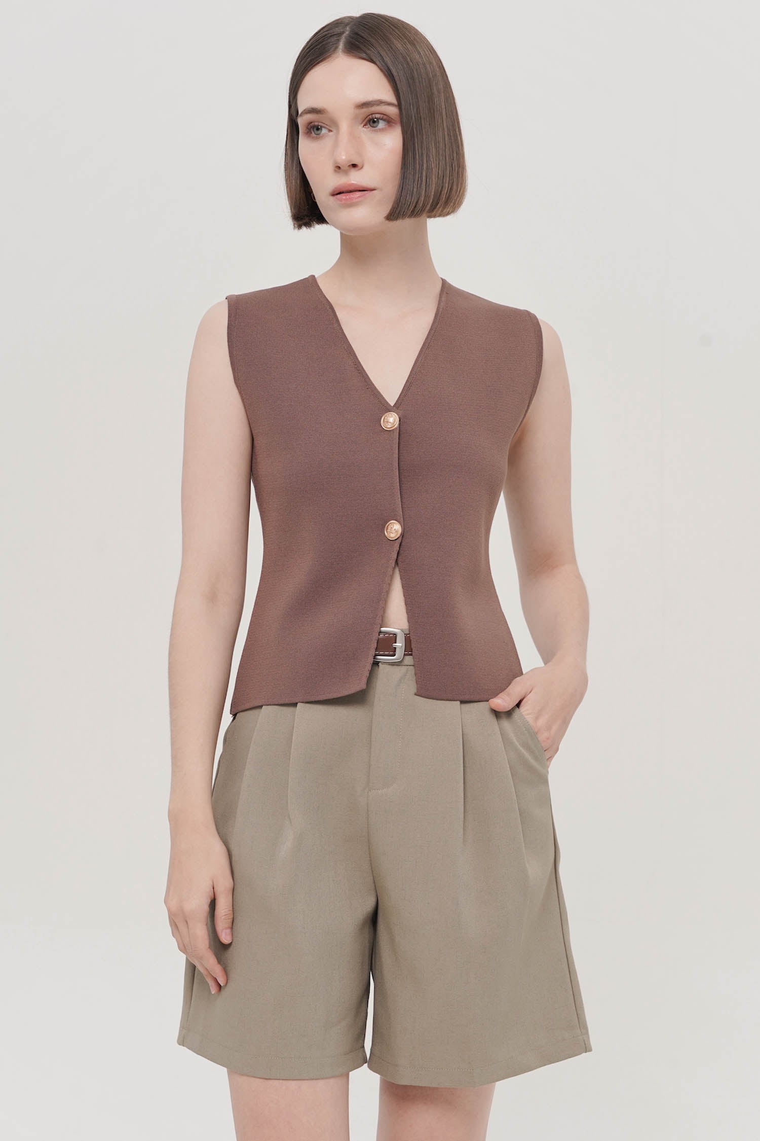 Camden Knit Vest In Brown