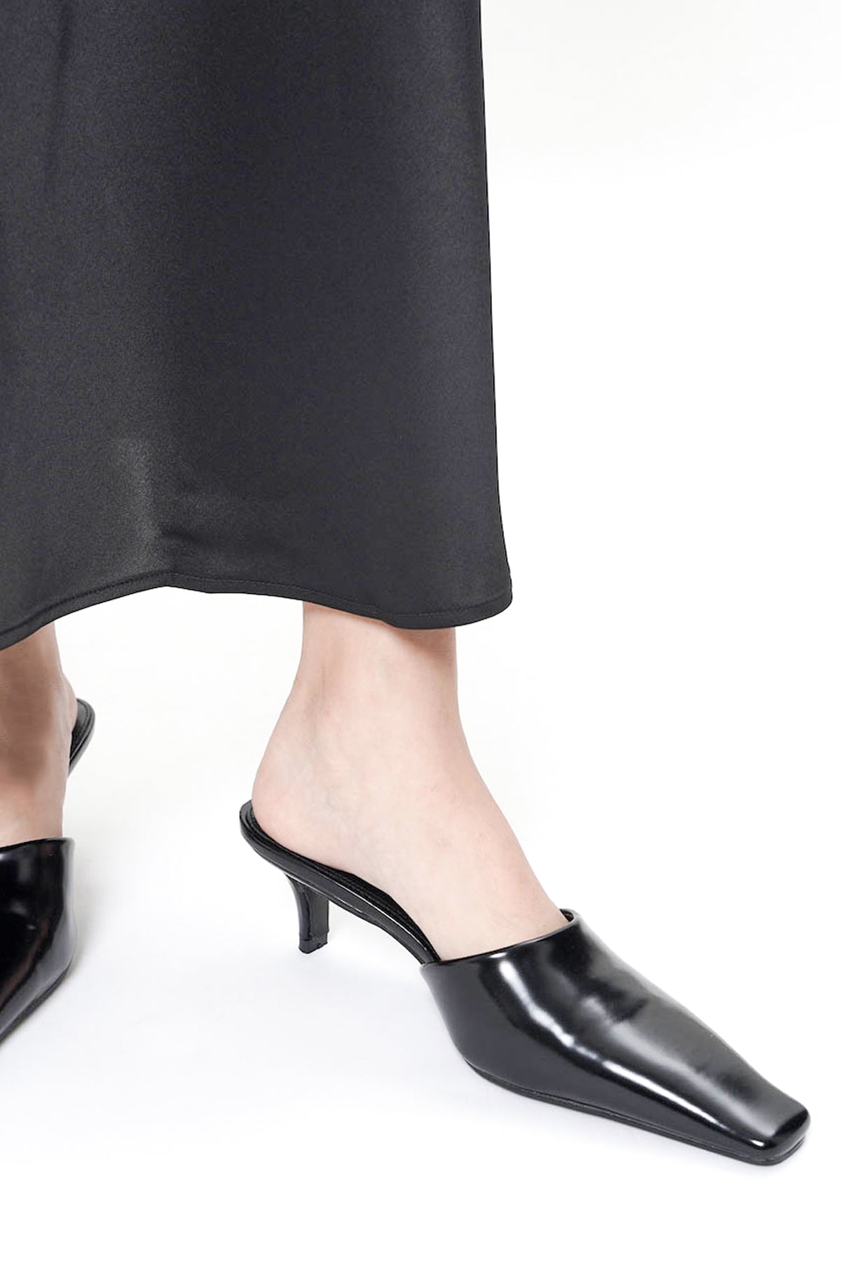 Zyla Mules In Black (LAST PIECES)