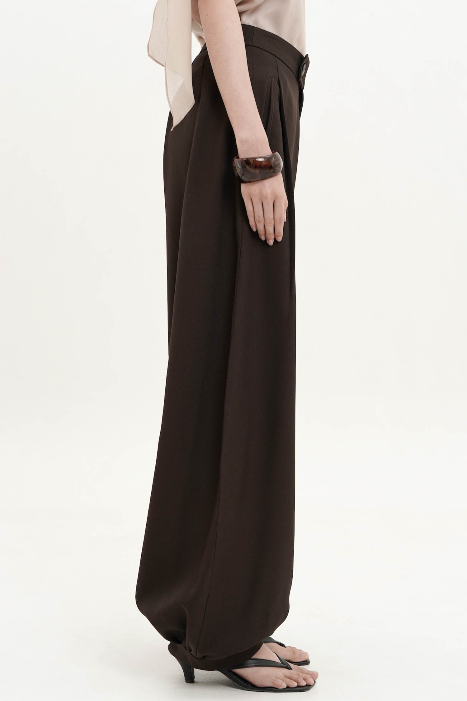 Inez Barrel Trousers In Espresso