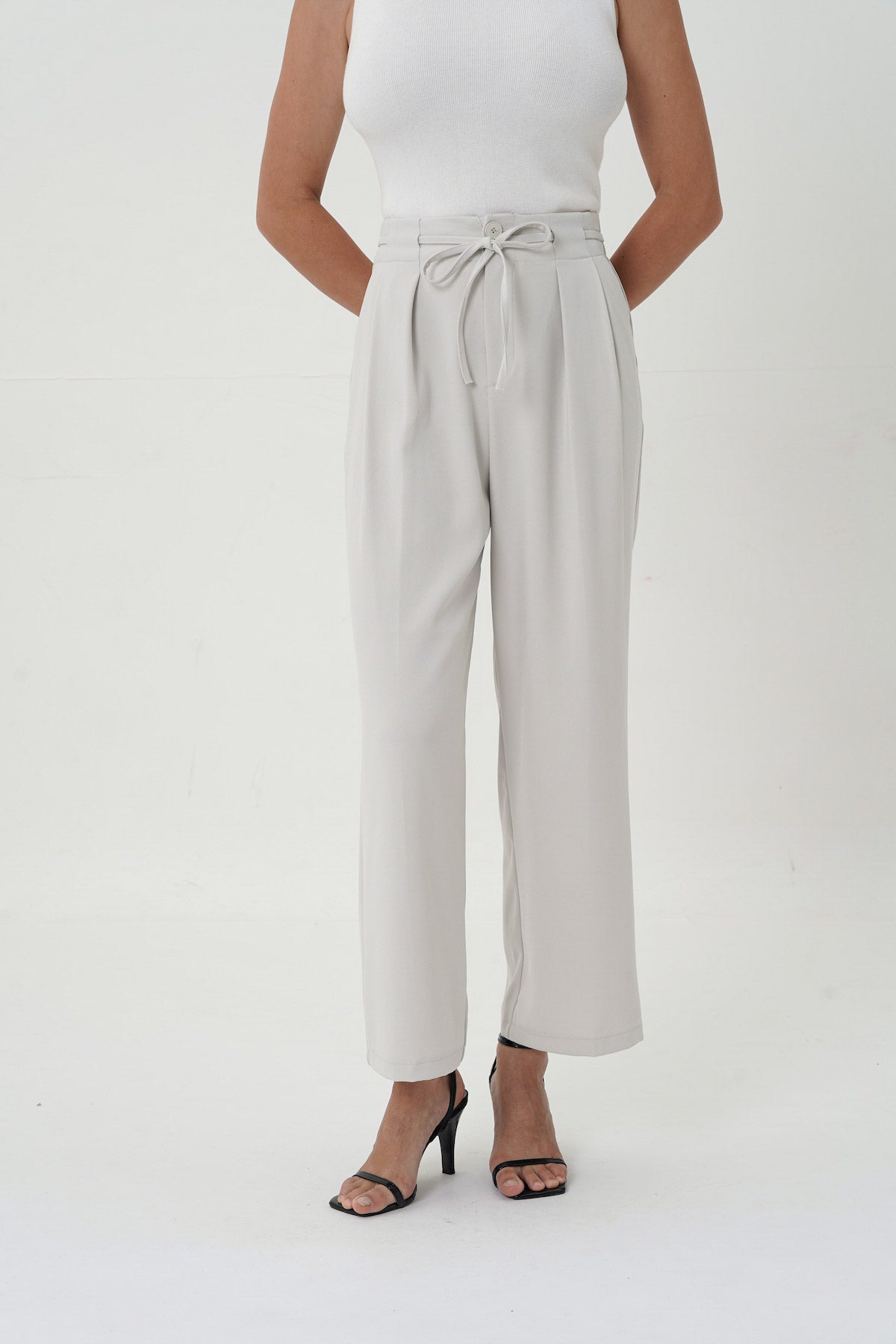 Cooper High-Waist Belted Pants In White Sage