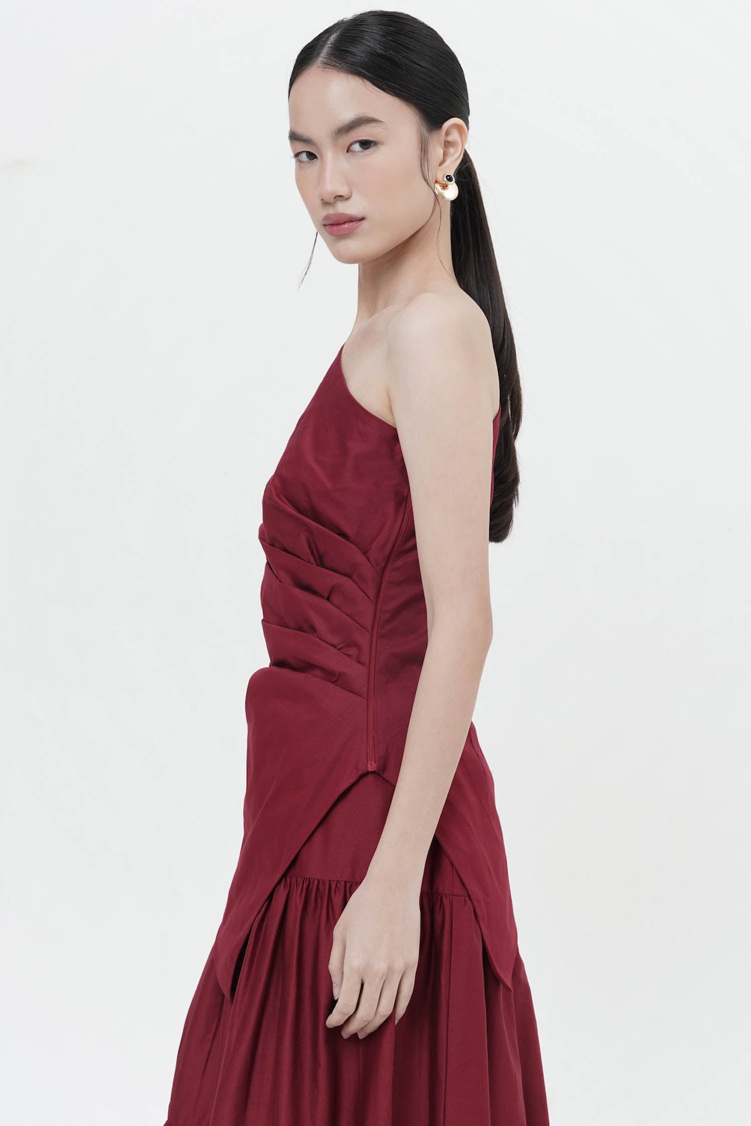 Zari One-Shoulder Top In Maroon