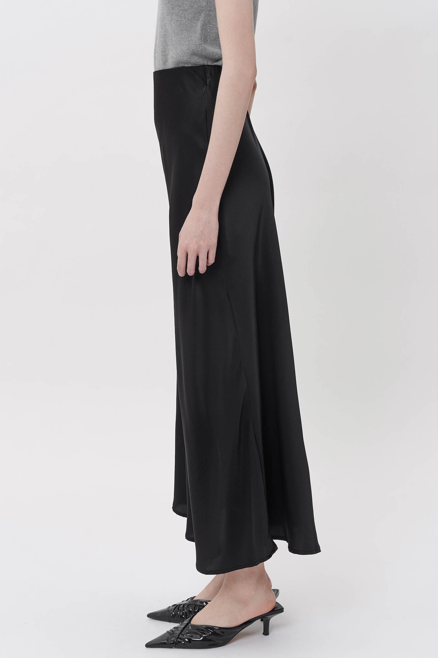 Alonda Maxi Satin Skirt In Black