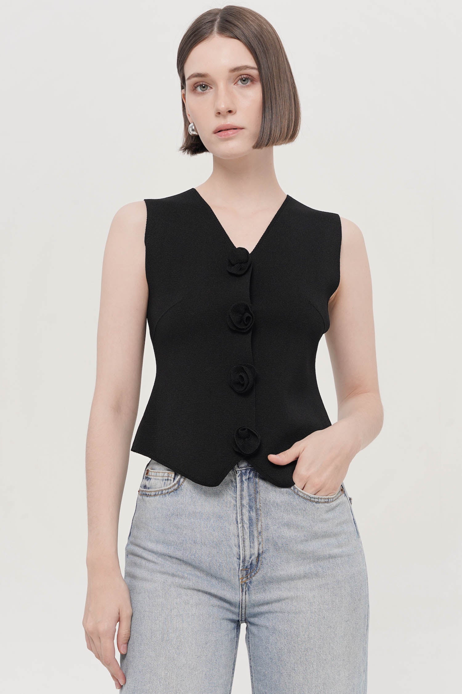 Maike Vest in Black