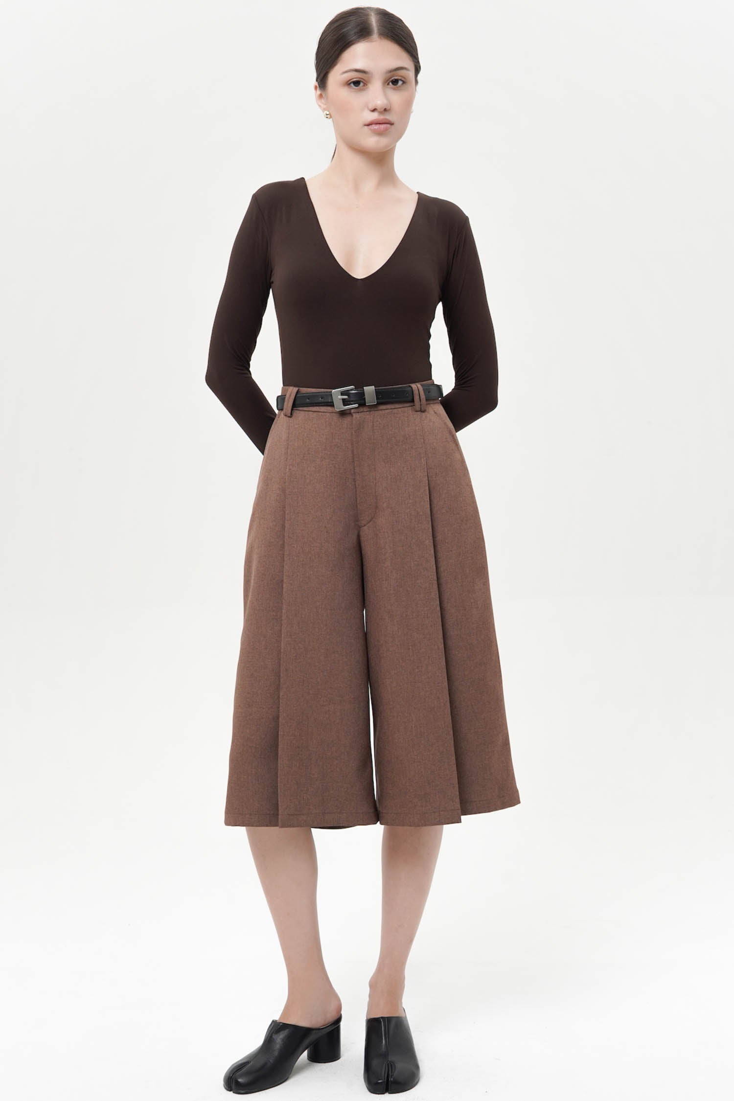 Elias Pleated Bermuda Shorts In Brown