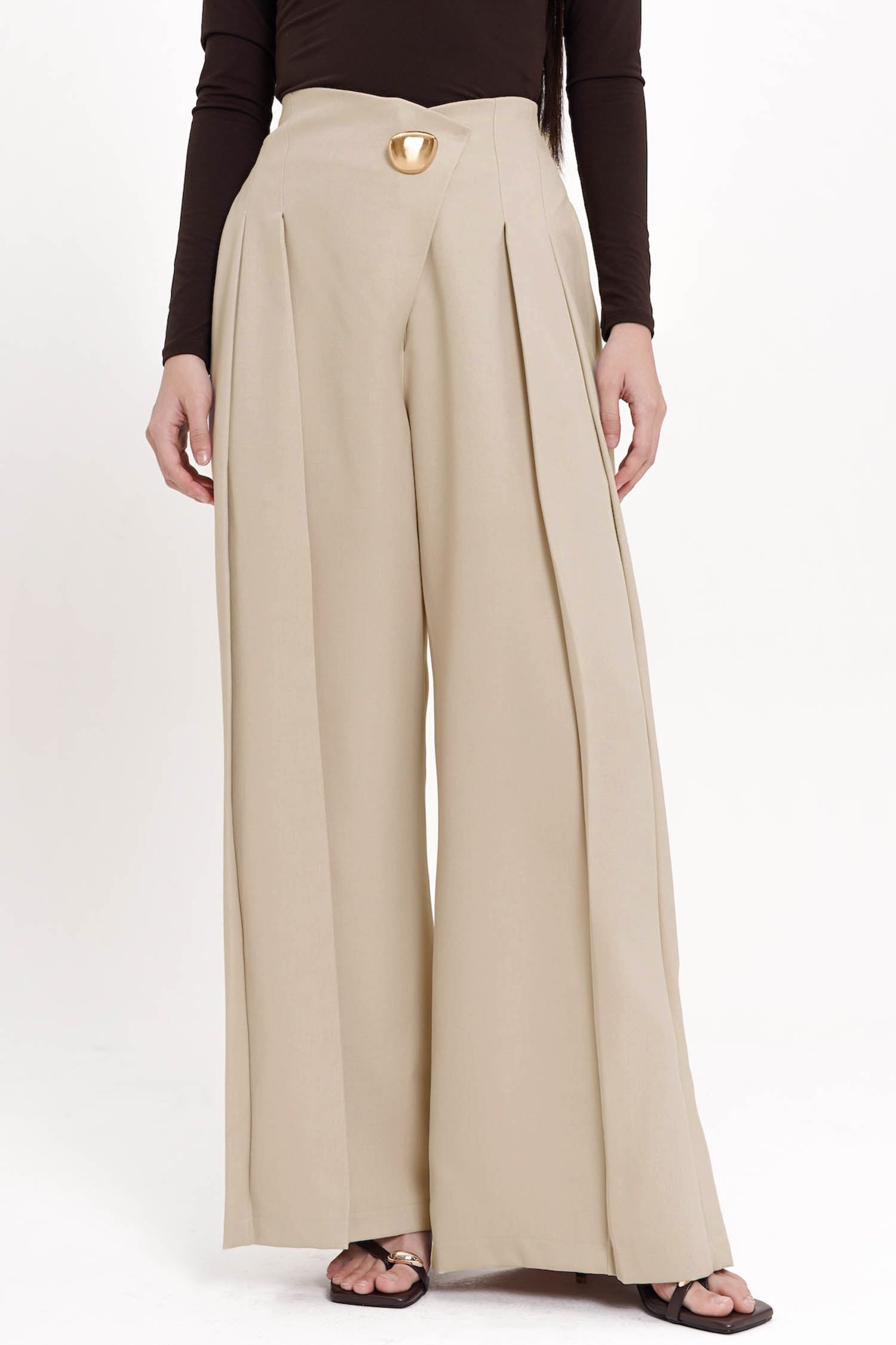 Brinley V-waist Pleated Wide-Legged Pants In Nude
