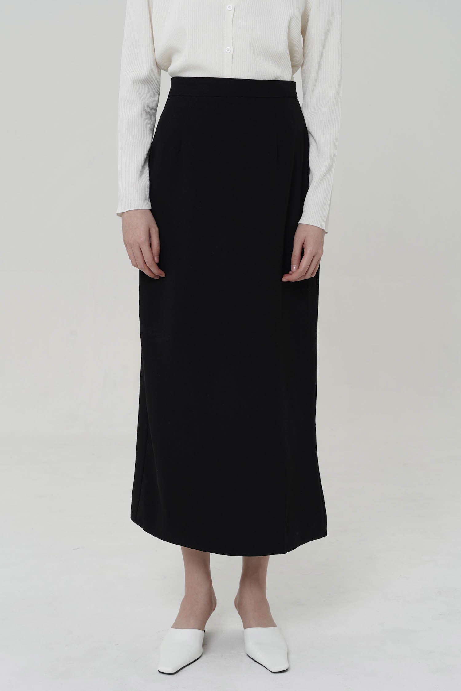 Darim Midi Skirt In Black