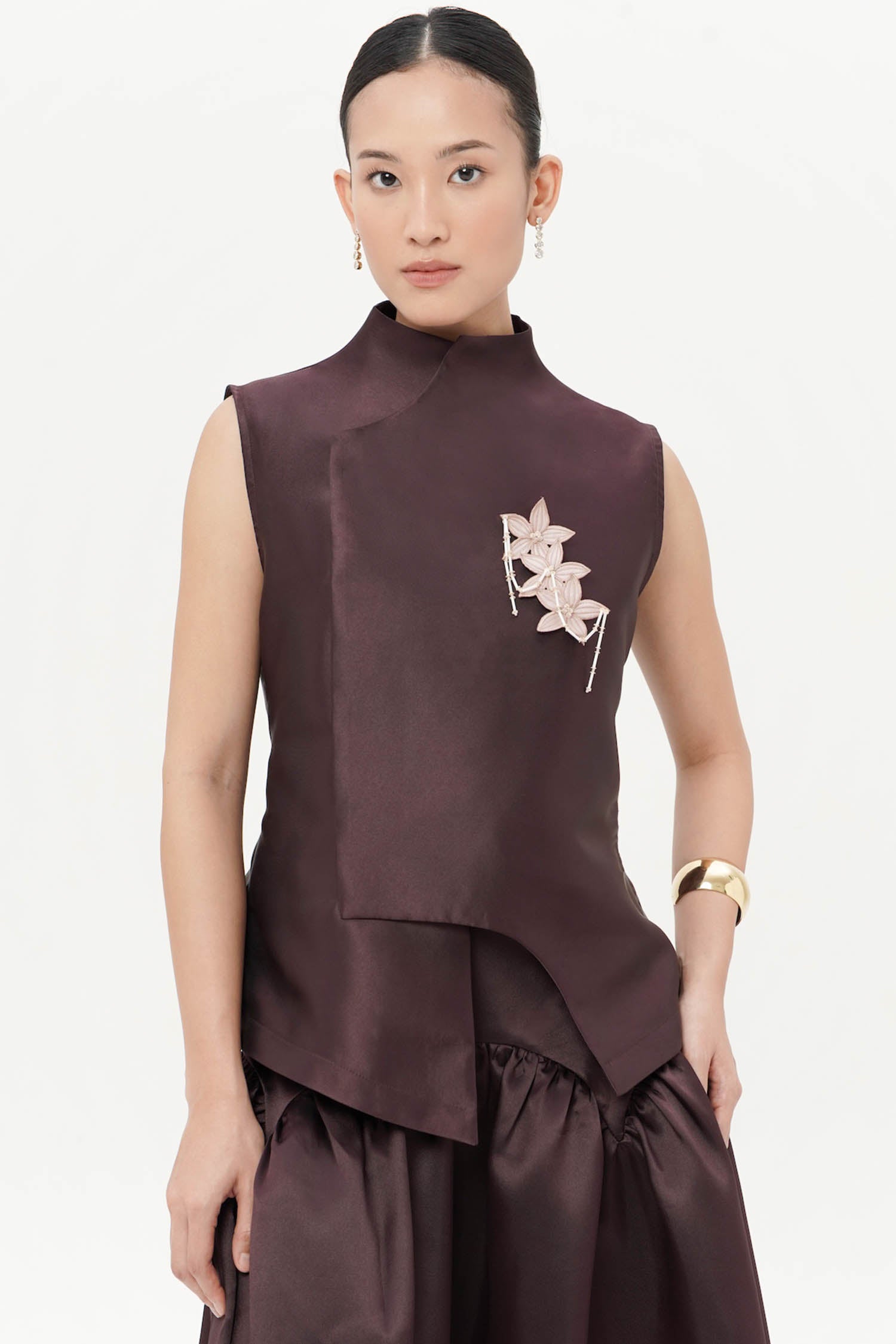 Suri Sleeevess Top in Burgundy