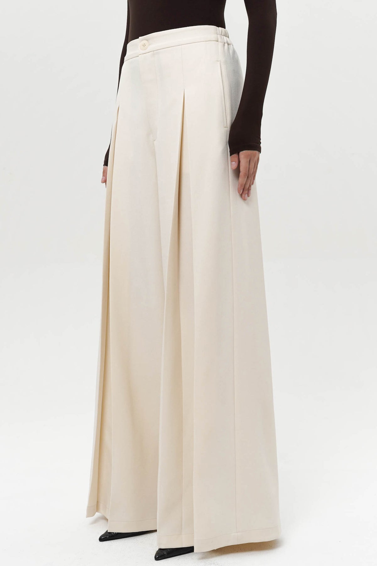 Nils Pleated Trousers In Ivory