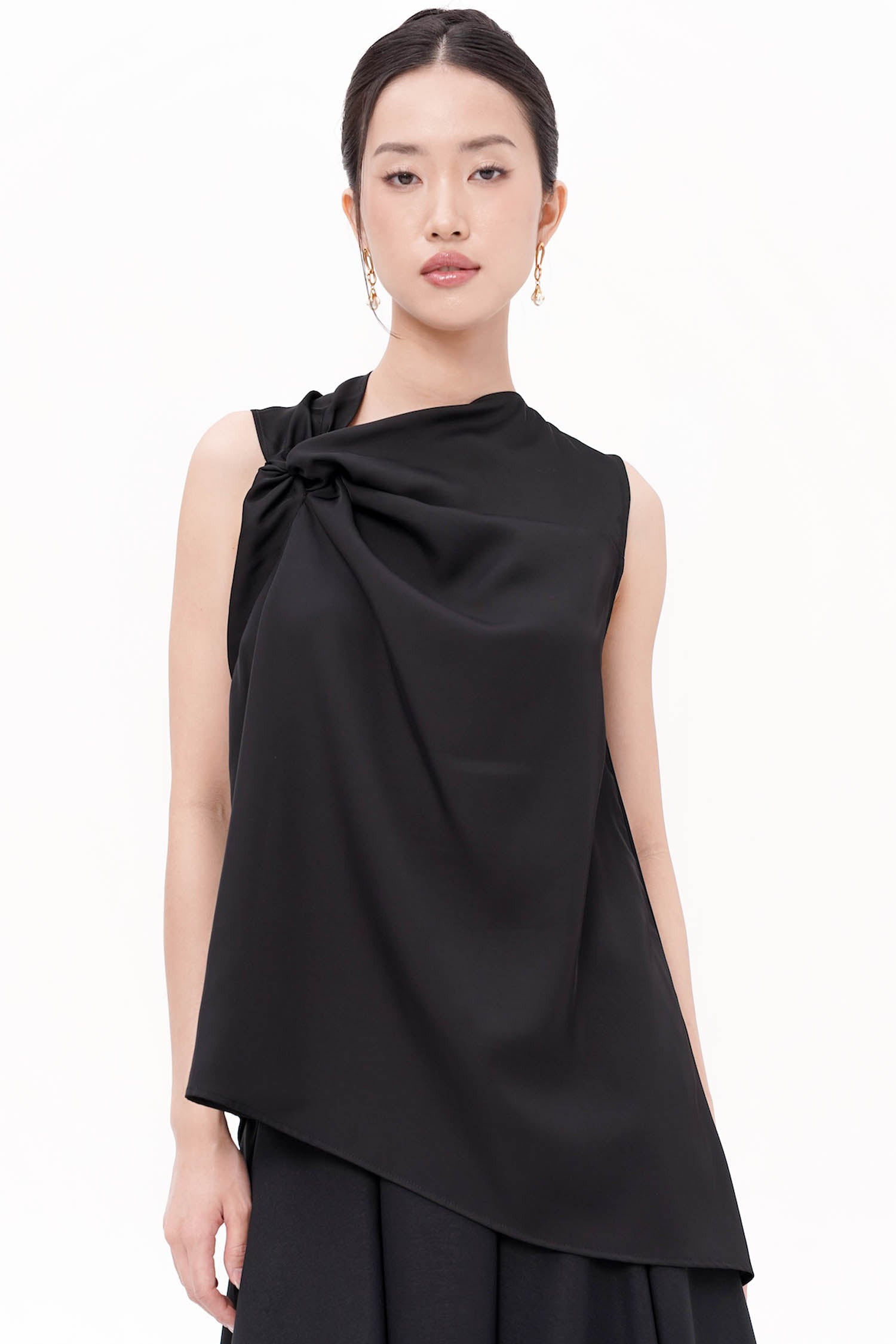 Nedrik Asymmetric Drape Top In Black