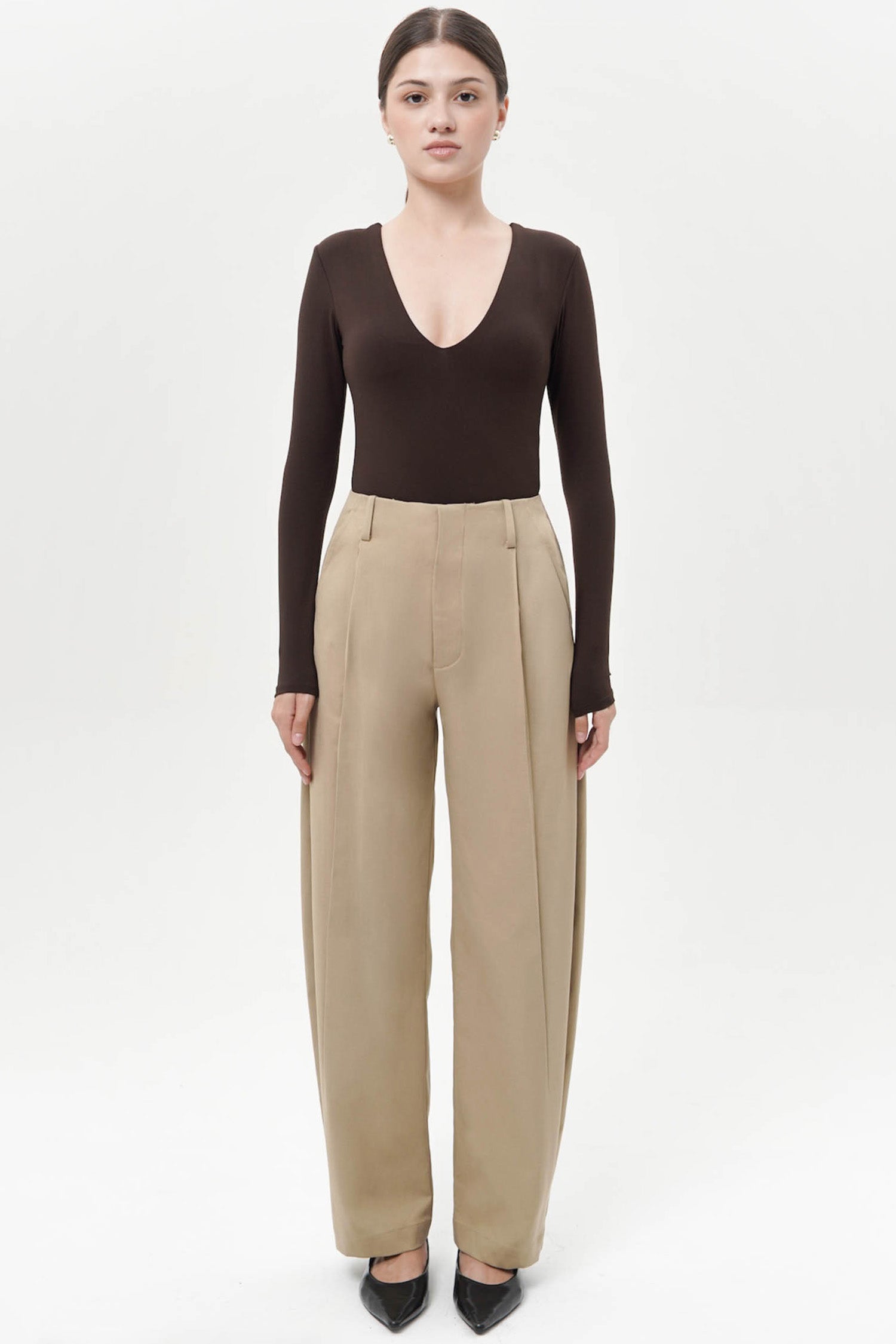 Rosso Pleated Barrel Trousers In Camel