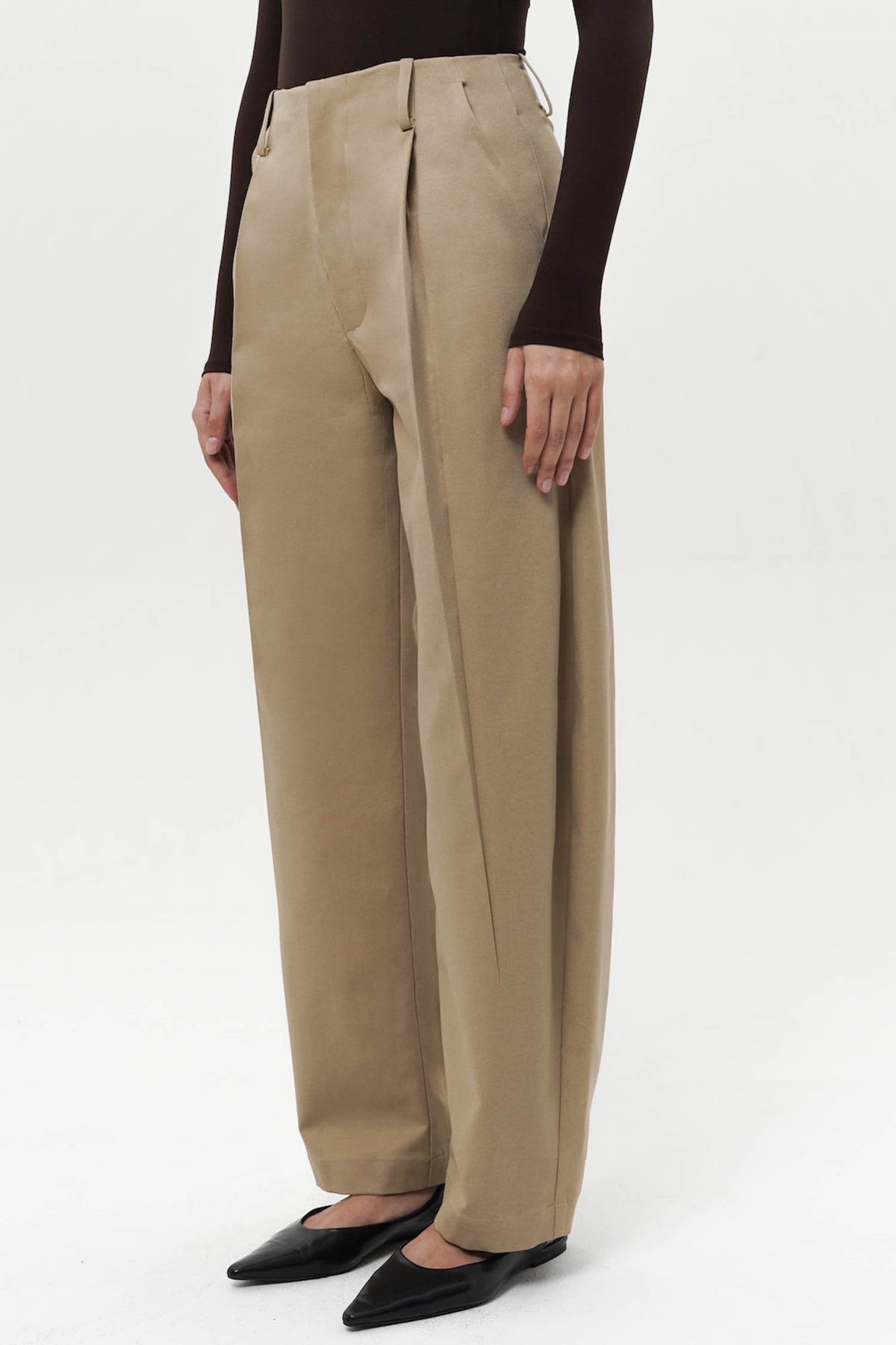 Rosso Pleated Barrel Trousers In Camel