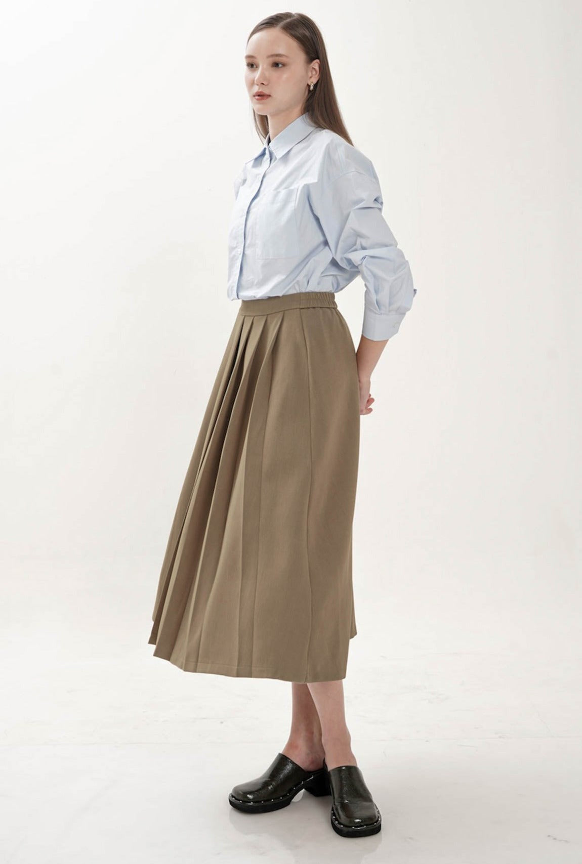 Omara Pleated Midi Skirt In Oak
