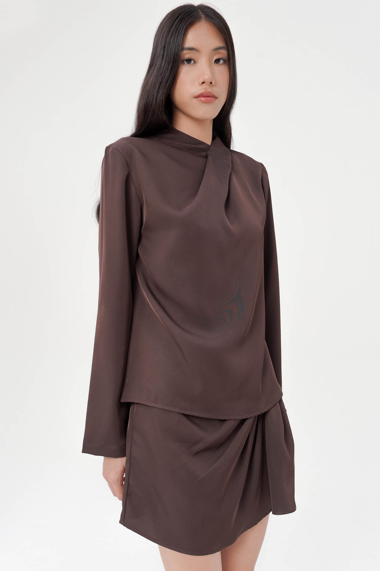Gilford Drape Long Sleeve Top In Espresso