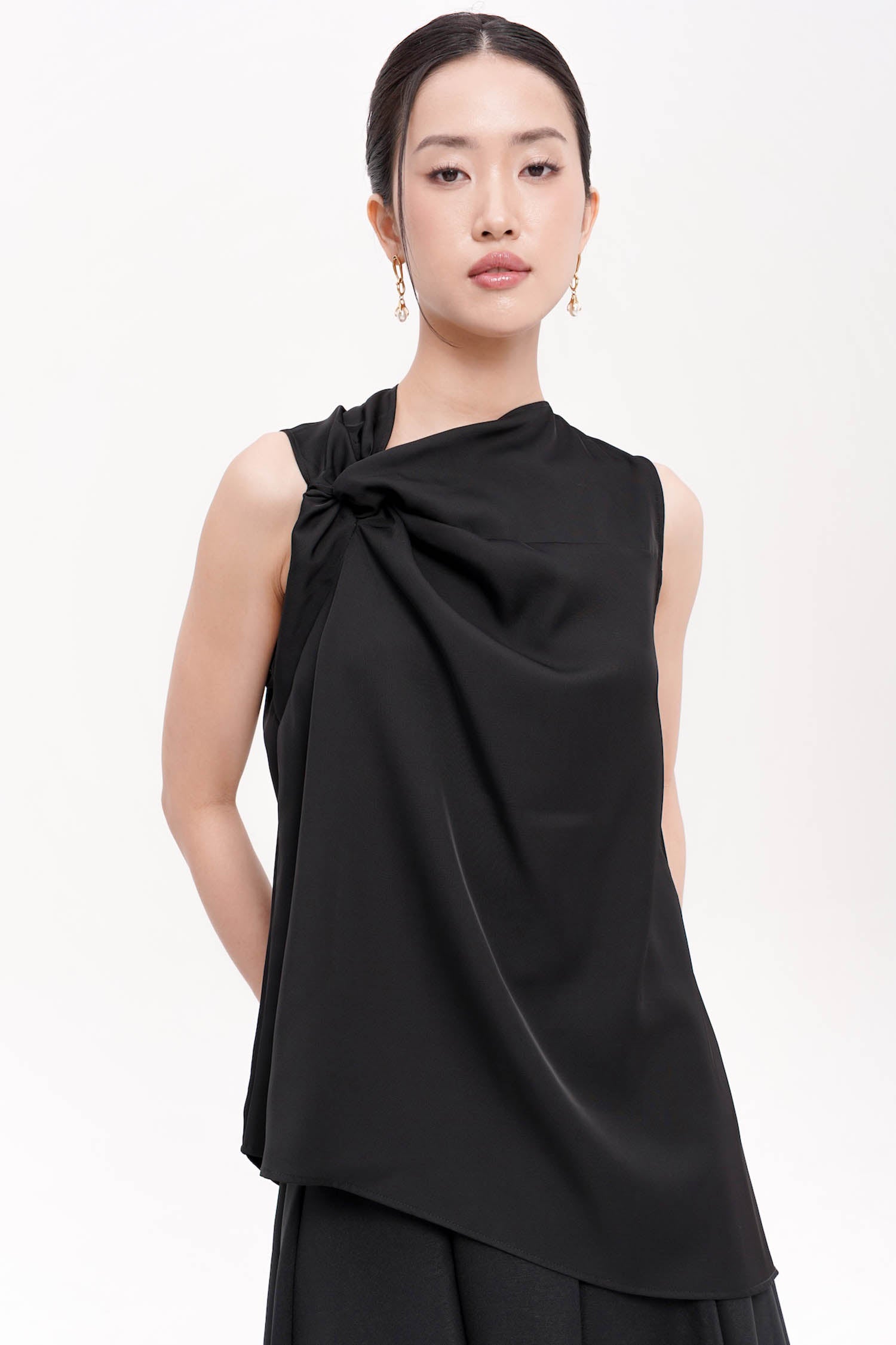 Nedrik Asymmetric Drape Top In Black