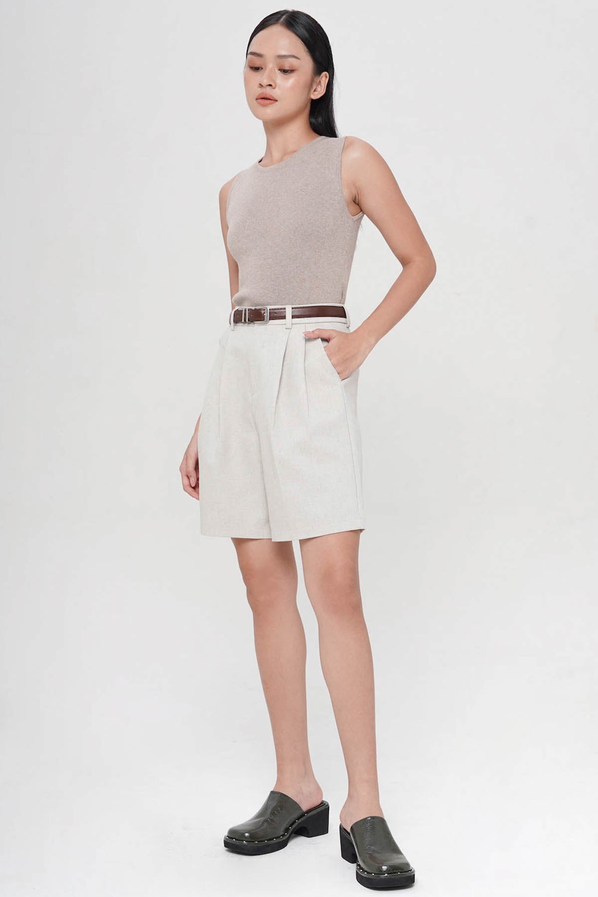 Carlos Pleated Shorts In Broken White