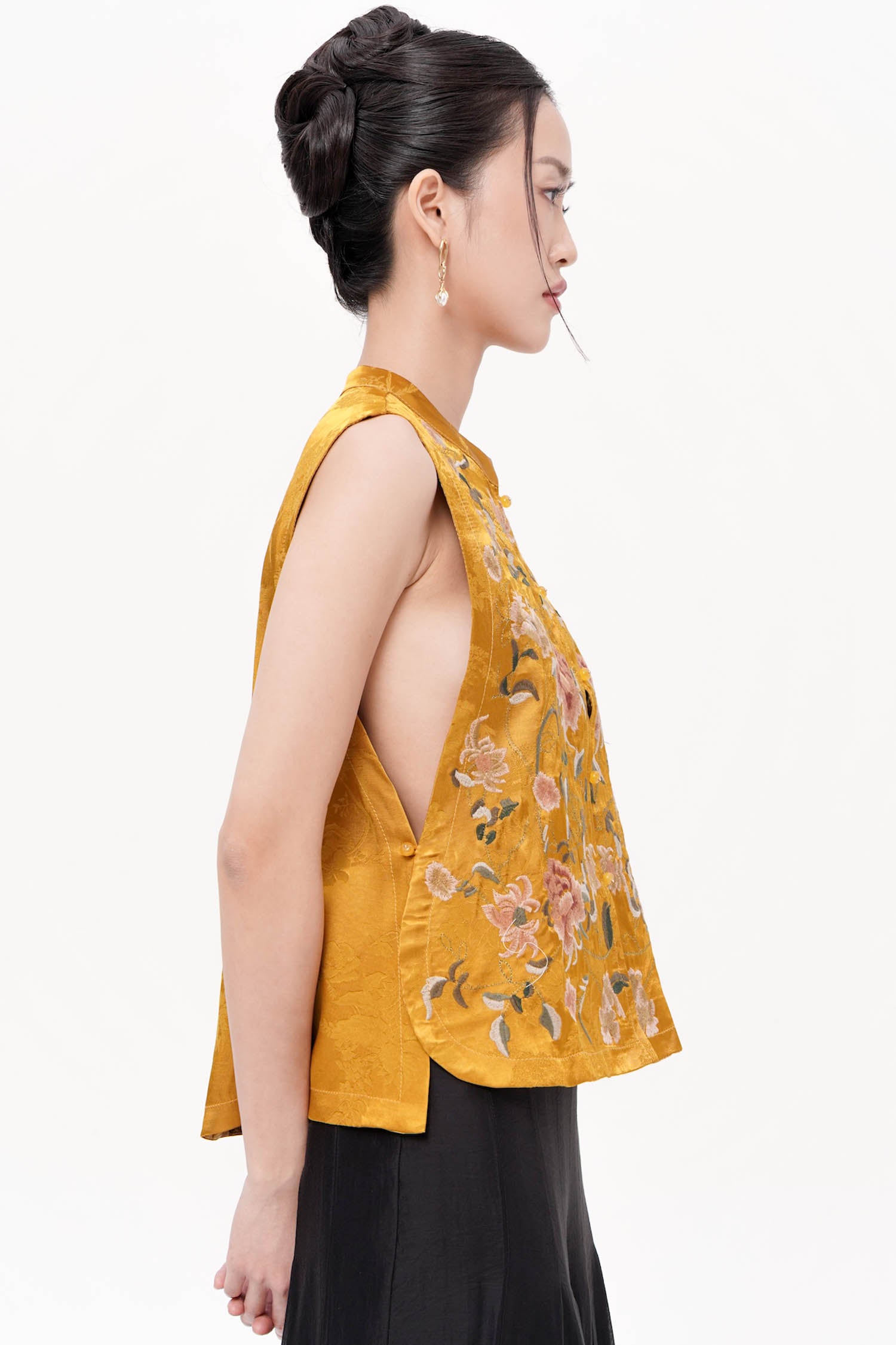 Lihua Qipao Vest In Golden Brown