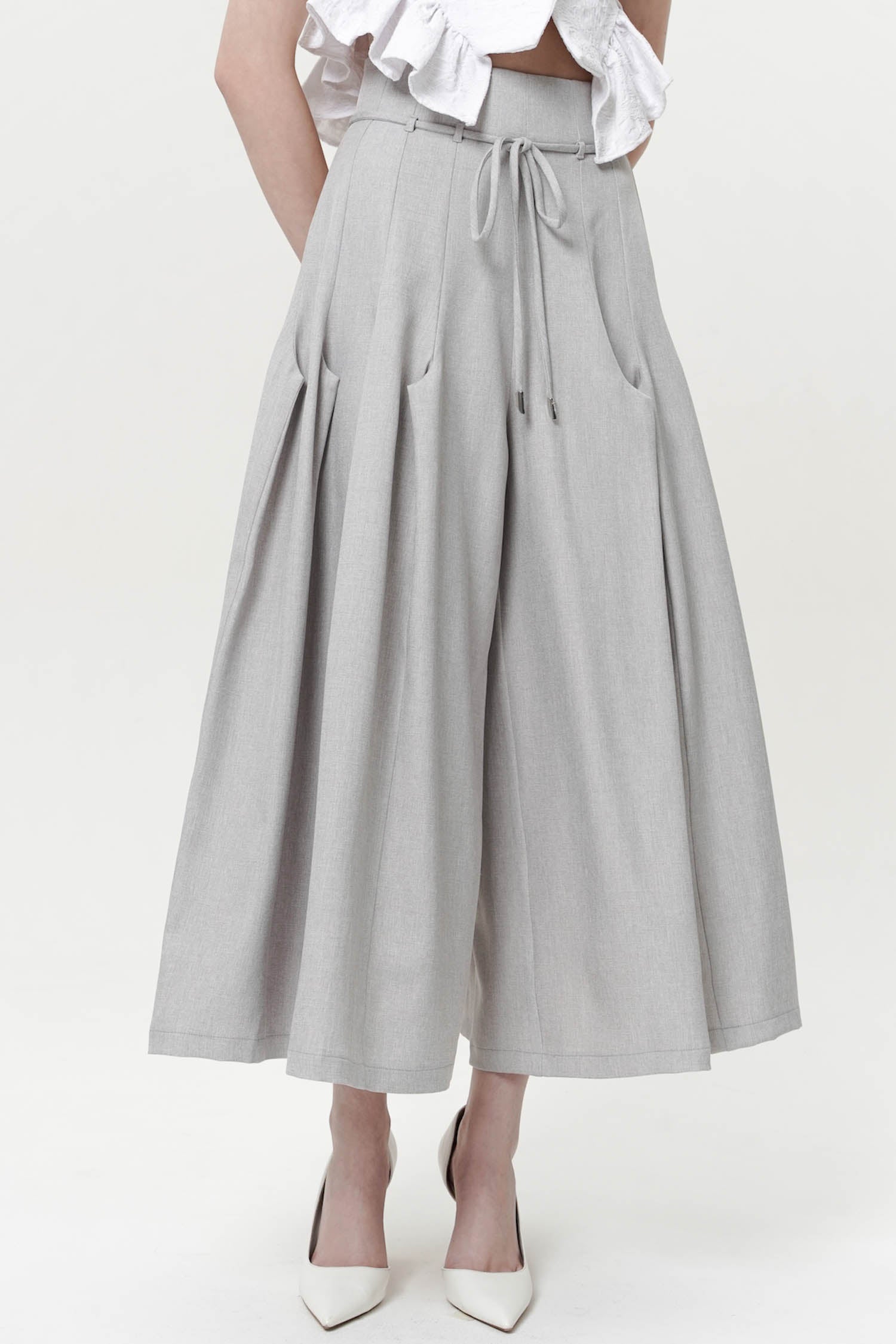 Krilo Midi Pants in Light Grey