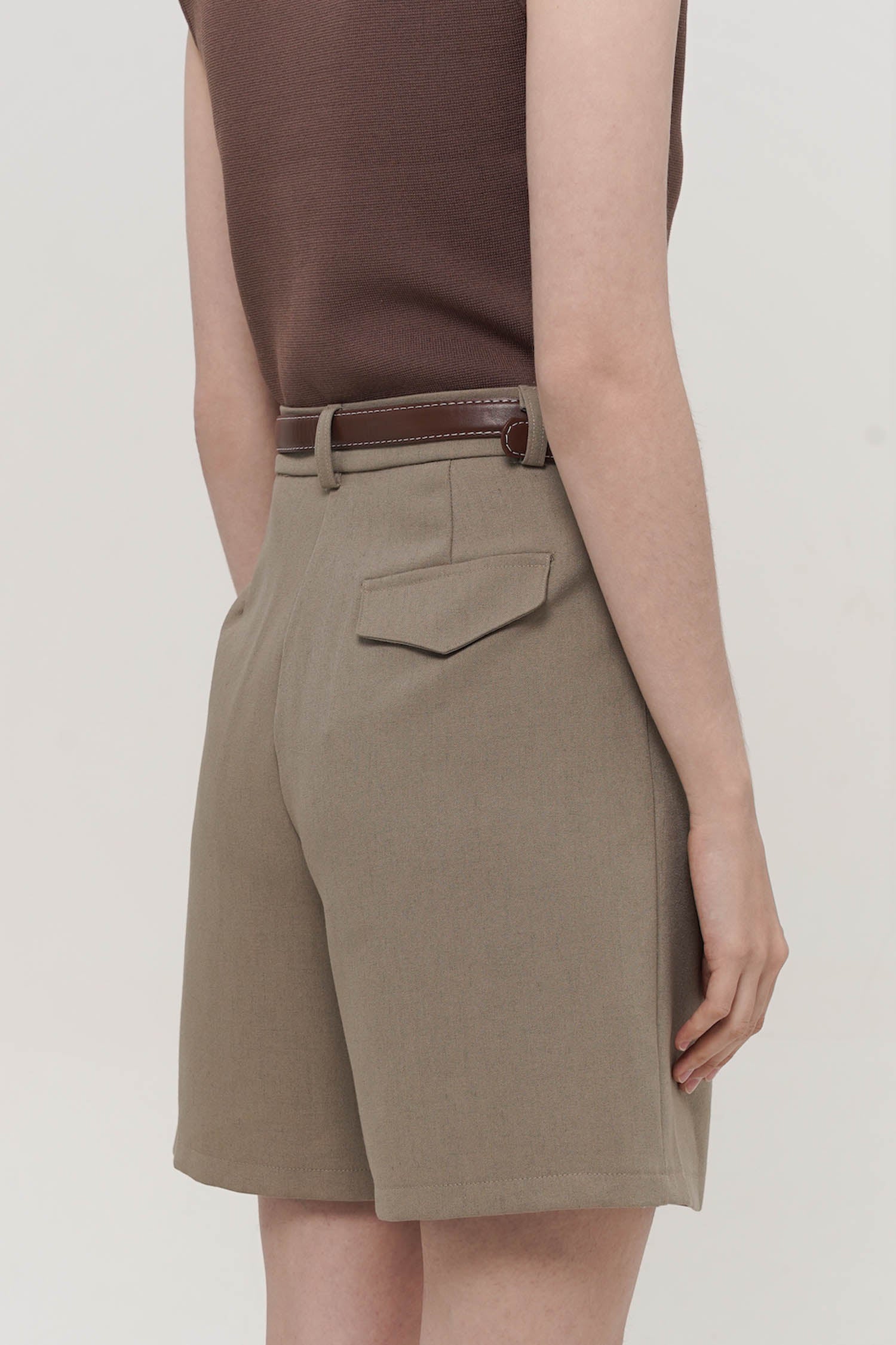 Carlos Pleated Shorts In Khaki