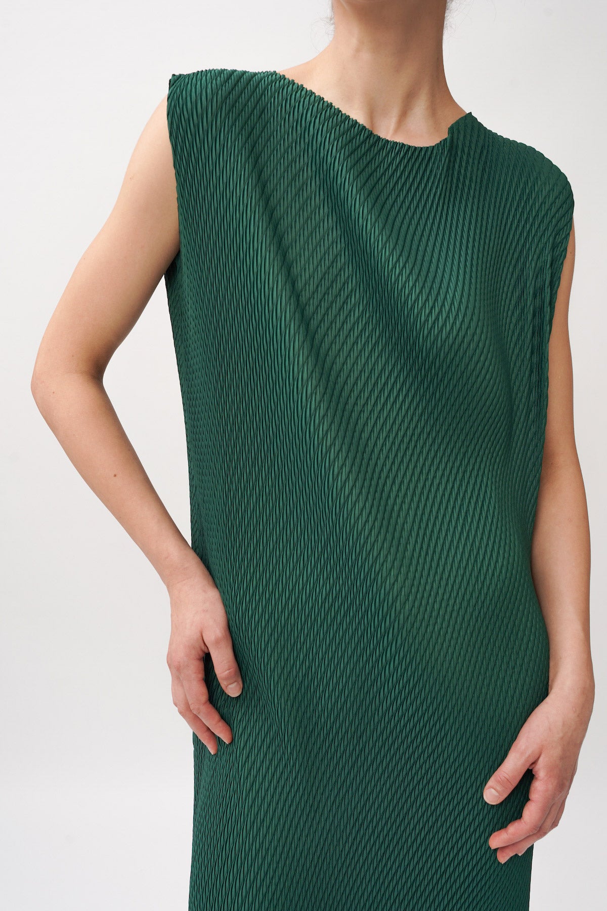 Galicia Pleats Dress In Forest Green
