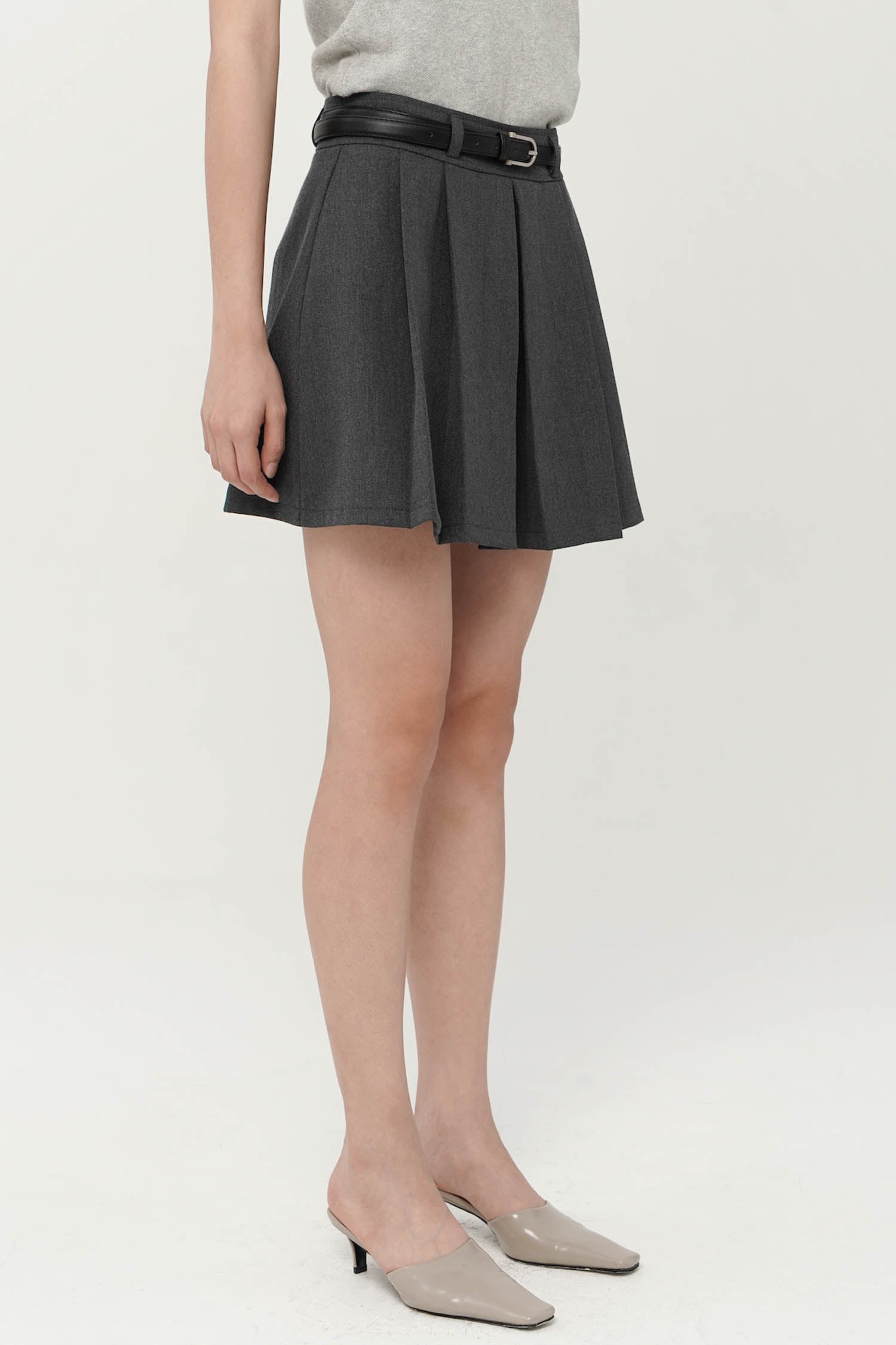 Abbie Pleated Mini Skort In Grey