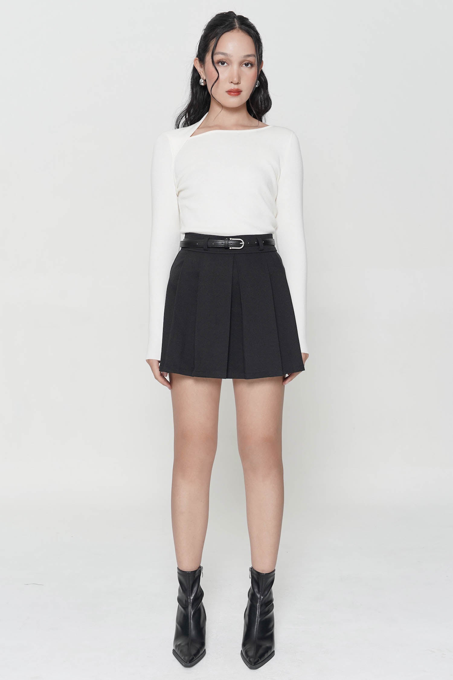 Abbie Pleated Mini Skort In Black